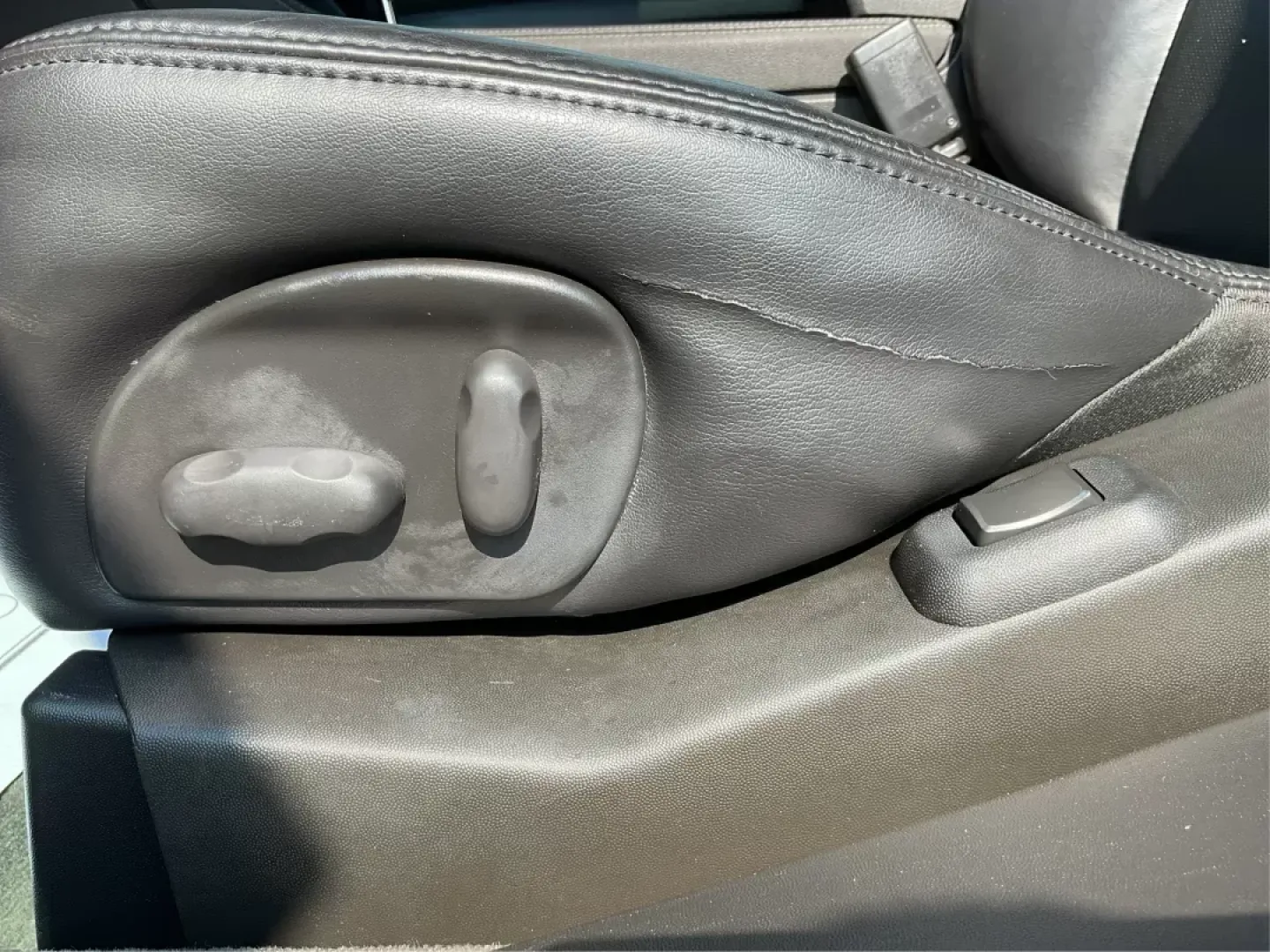 2008 Cadillac SRX V6 (1GYEE437480) with an 3.6L V-6 DOHC engine, located at 1951 S Dayton Lakeview Rd., New Carlisle, OH, 45344, (937) 908-9800, 39.890999, -84.050255 - Photo#16