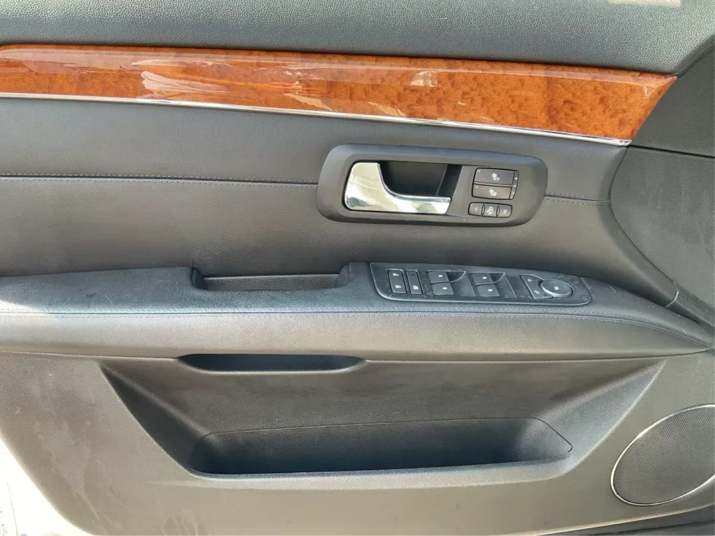 2008 Cadillac SRX V6 (1GYEE437480) with an 3.6L V-6 DOHC engine, located at 1951 S Dayton Lakeview Rd., New Carlisle, OH, 45344, (937) 908-9800, 39.890999, -84.050255 - Photo#17