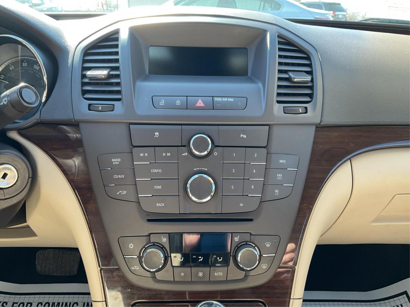 2011 Carbon Black Metallic Buick Regal CXL - 4XL (W04GS5EC9B1) with an 2.4L L4 DOHC 16V engine, 6-Speed Automatic transmission, located at 1184 Kauffman Ave, Fairborn, OH, 45324, (937) 908-9800, 39.807072, -84.031563 - Photo#12