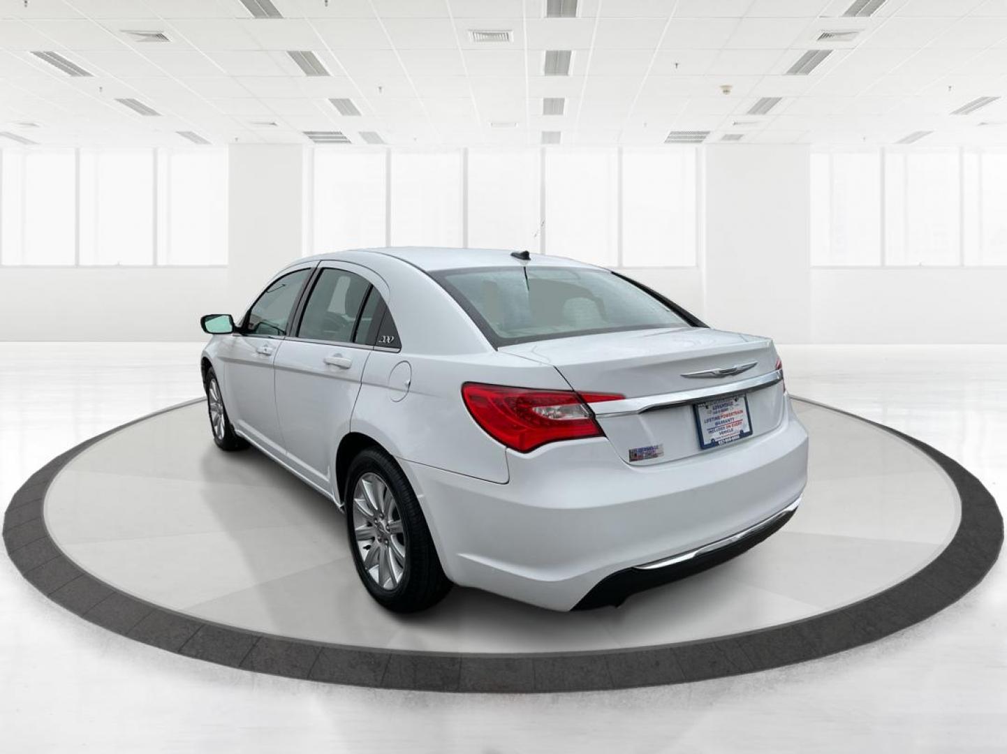 2011 Chrysler 200 Touring (1C3BC1FG5BN) with an 3.6L V6 DOHC 24V FFV engine, 6-Speed Automatic transmission, located at 880 E. National Road, OH, 45377, (937) 908-9800, 39.891918, -84.183975 - Photo#4