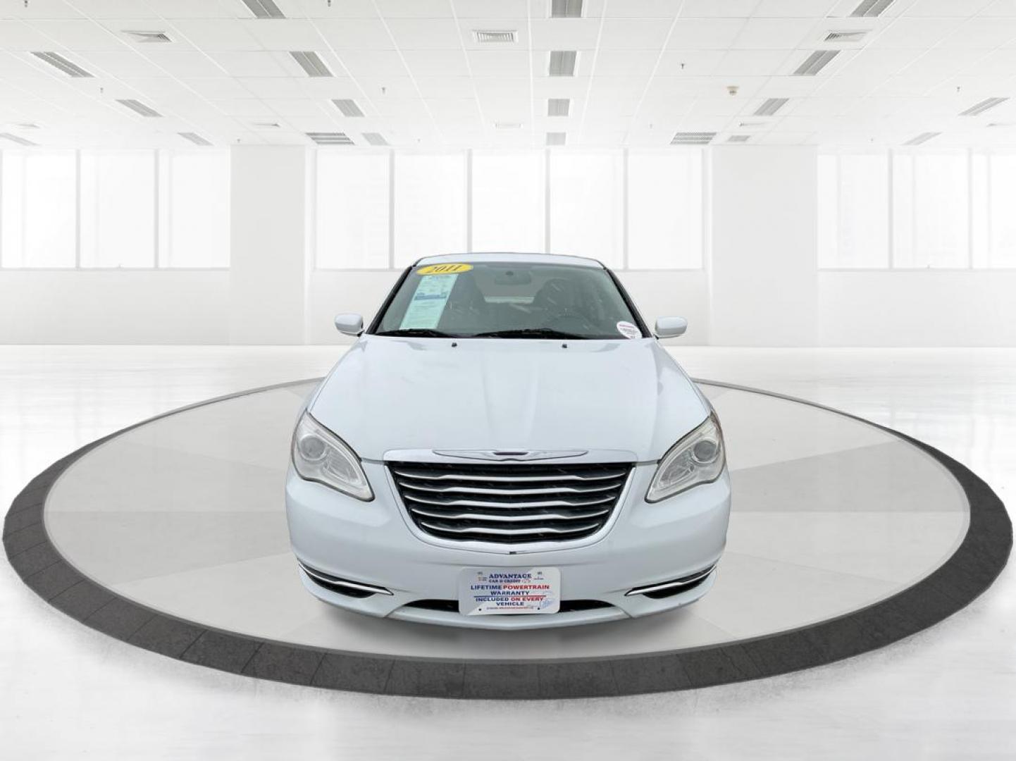 2011 Chrysler 200 Touring (1C3BC1FG5BN) with an 3.6L V6 DOHC 24V FFV engine, 6-Speed Automatic transmission, located at 880 E. National Road, OH, 45377, (937) 908-9800, 39.891918, -84.183975 - Photo#6