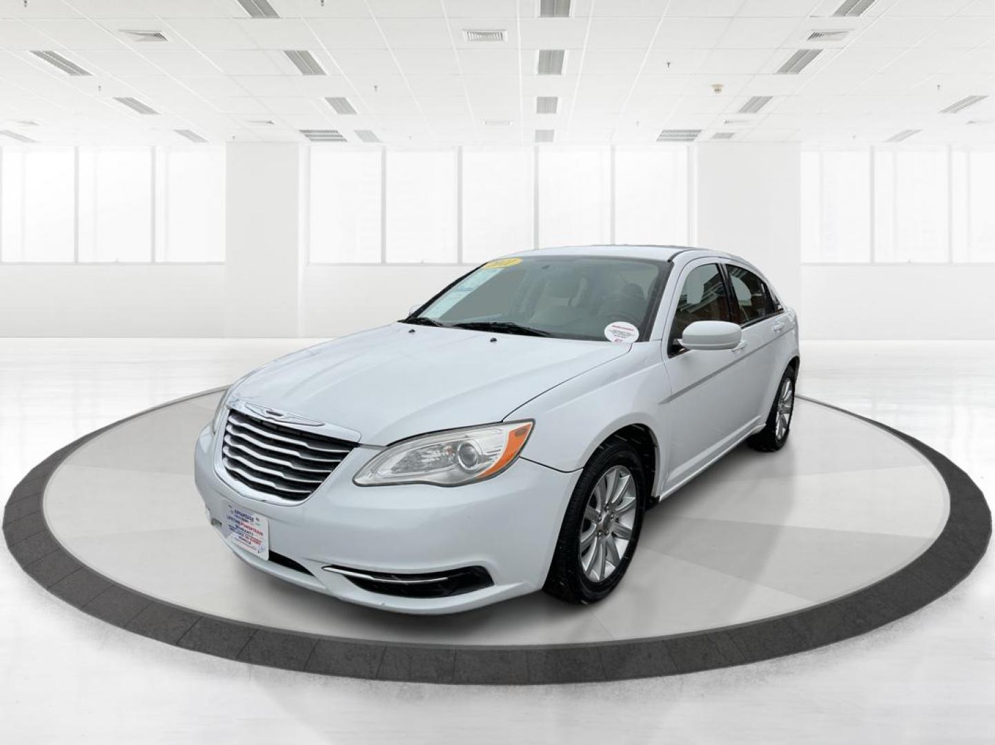 2011 Chrysler 200 Touring (1C3BC1FG5BN) with an 3.6L V6 DOHC 24V FFV engine, 6-Speed Automatic transmission, located at 880 E. National Road, OH, 45377, (937) 908-9800, 39.891918, -84.183975 - Photo#7