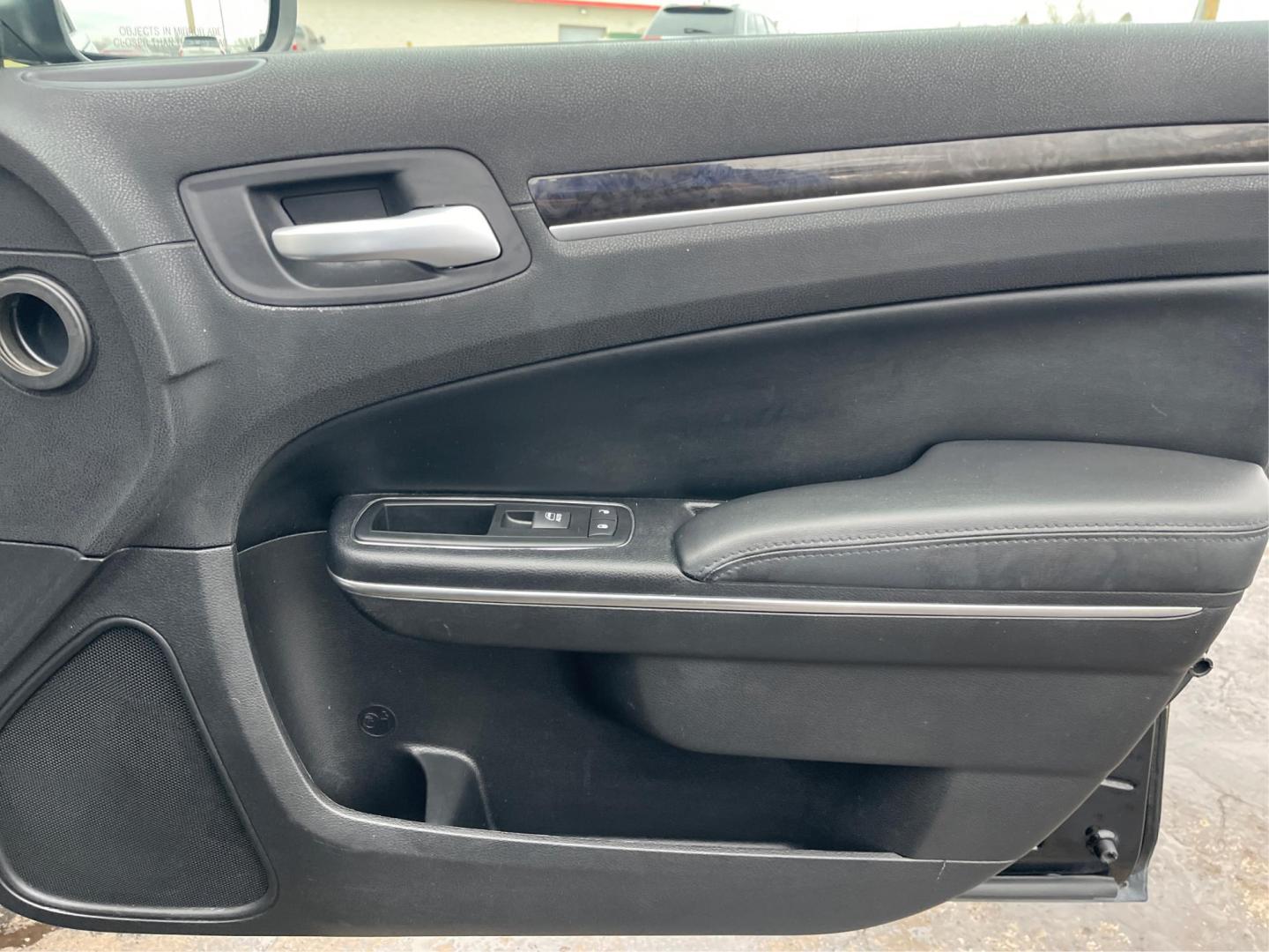 2011 Blackberry Pearl Chrysler 300 Limited RWD (2C3CA5CG4BH) with an 3.6L V6 SOHC 24V engine, 5-Speed Automatic transmission, located at 1184 Kauffman Ave, Fairborn, OH, 45324, (937) 908-9800, 39.807072, -84.031563 - Photo#18