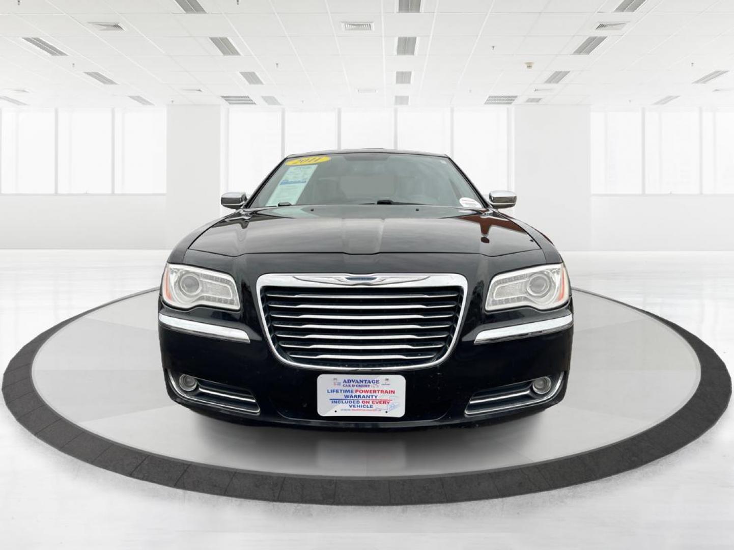 2011 Blackberry Pearl Chrysler 300 Limited RWD (2C3CA5CG4BH) with an 3.6L V6 SOHC 24V engine, 5-Speed Automatic transmission, located at 1184 Kauffman Ave, Fairborn, OH, 45324, (937) 908-9800, 39.807072, -84.031563 - Photo#5