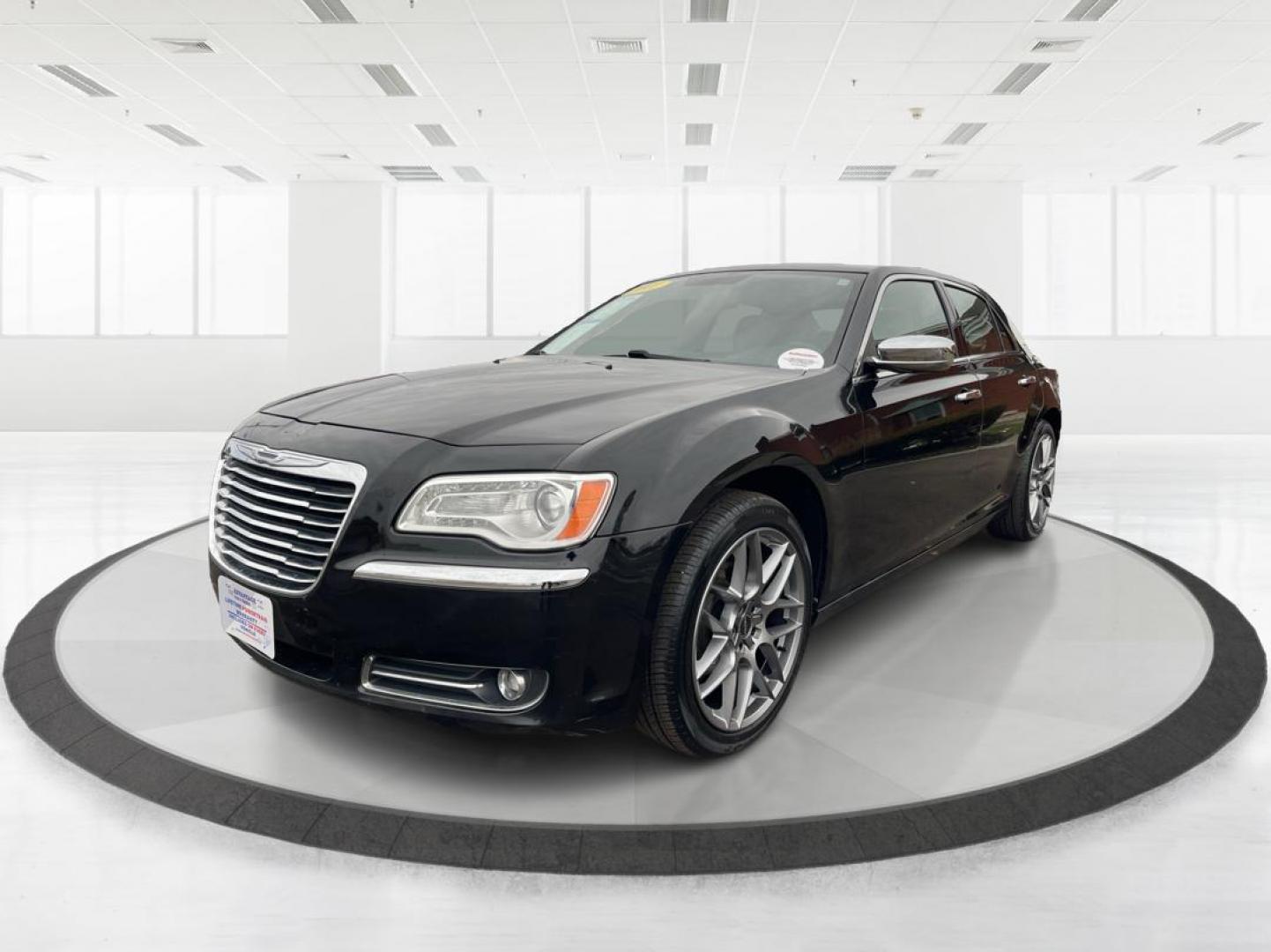 2011 Blackberry Pearl Chrysler 300 Limited RWD (2C3CA5CG4BH) with an 3.6L V6 SOHC 24V engine, 5-Speed Automatic transmission, located at 1184 Kauffman Ave, Fairborn, OH, 45324, (937) 908-9800, 39.807072, -84.031563 - Photo#6
