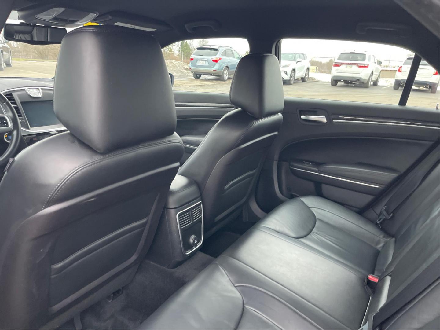 2011 Blackberry Pearl Chrysler 300 Limited RWD (2C3CA5CG4BH) with an 3.6L V6 SOHC 24V engine, 5-Speed Automatic transmission, located at 1184 Kauffman Ave, Fairborn, OH, 45324, (937) 908-9800, 39.807072, -84.031563 - Photo#8
