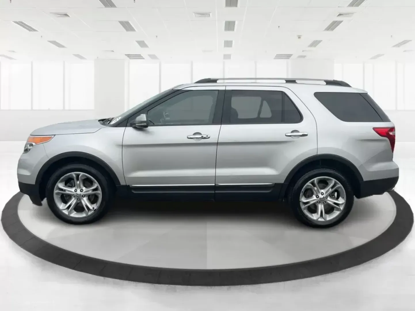 2011 Ford Explorer Limited (1FMHK8F80BG) with an 3.5L V-6 DOHC engine, located at 1230 East Main St, Xenia, OH, 45385, (937) 908-9800, 39.688042, -83.910538 - Photo#5