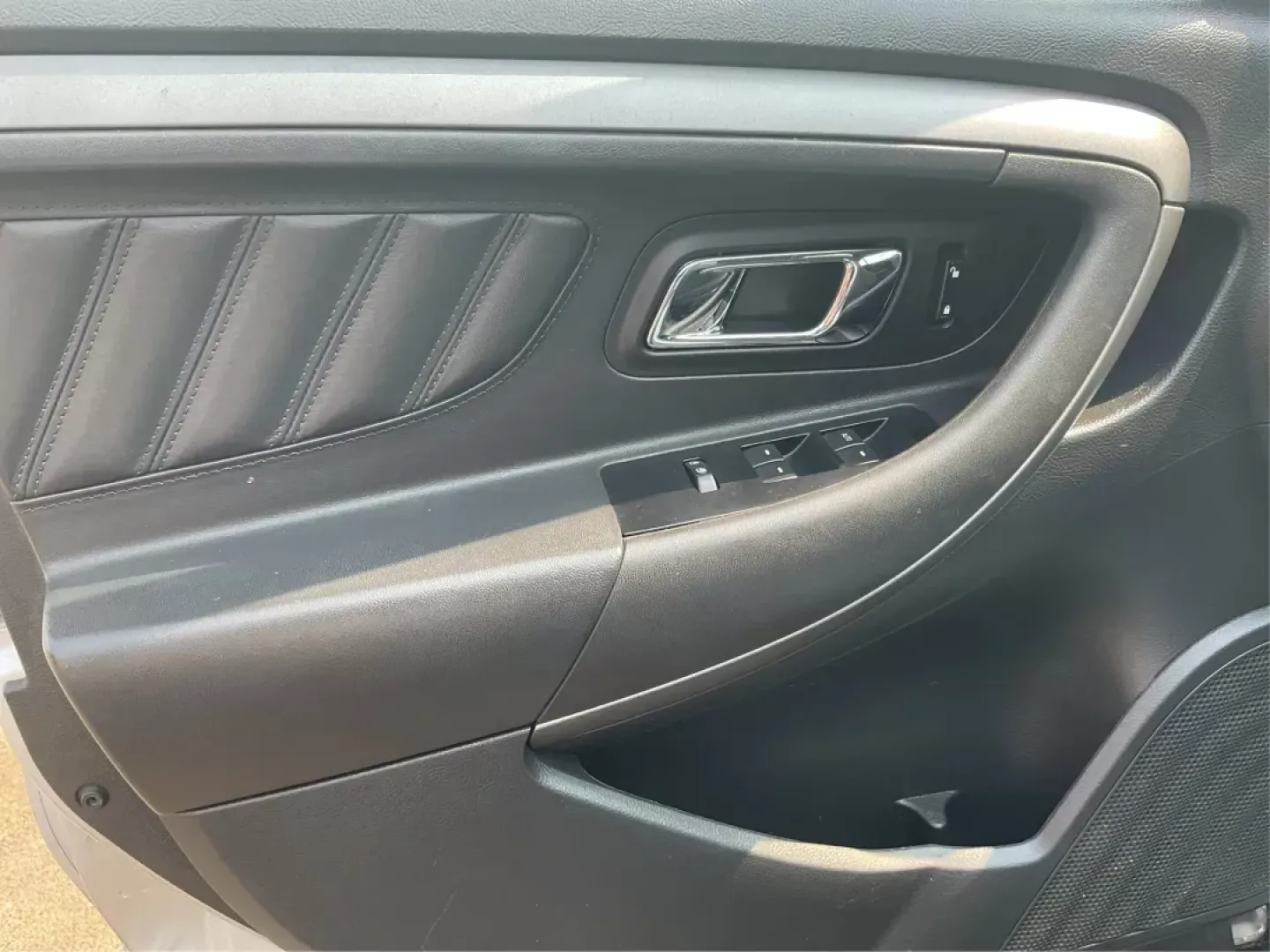 2011 Ford Taurus SEL (1FAHP2EW4BG) with an Duratec 3.5L V-6 DOHC engine, located at 401 Woodman Dr, Riverside, OH, 45431, (937) 908-9800, 39.761024, -84.120956 - Photo#18