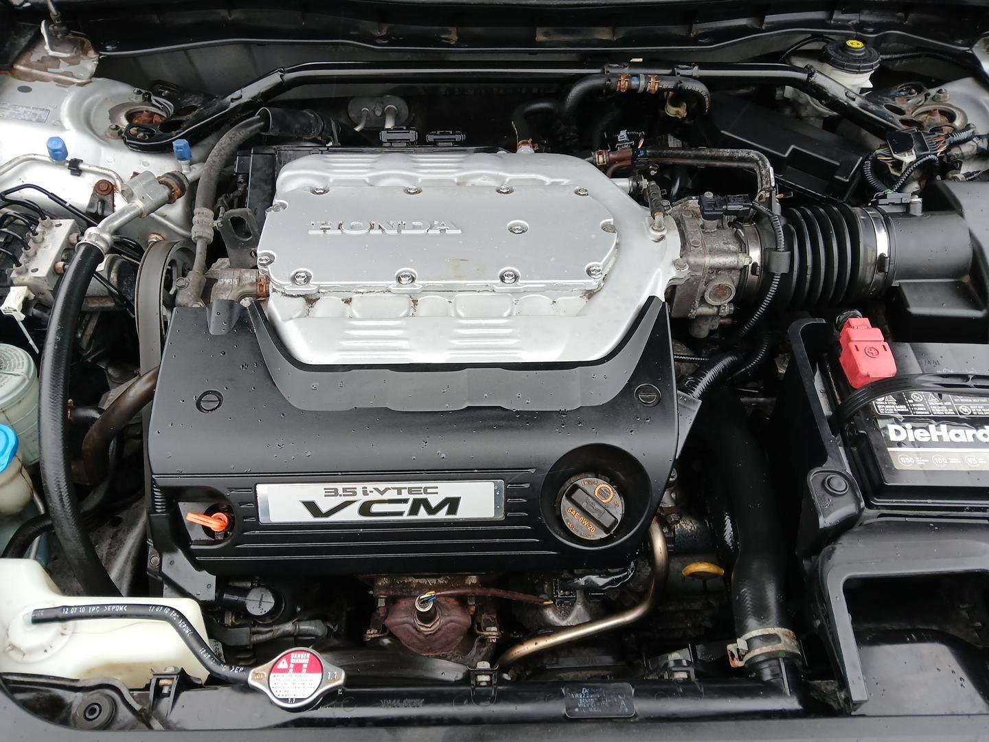 2011 Honda Accord EX-L V-6 Sedan AT (1HGCP3F82BA) with an 3.5L V6 SOHC 24V engine, 5-Speed Automatic transmission, located at 1184 Kauffman Ave, Fairborn, OH, 45324, (937) 908-9800, 39.807072, -84.031563 - Photo#9