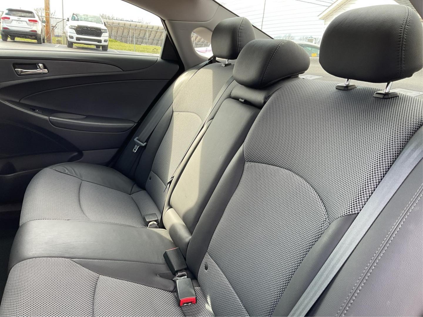 2011 Hyundai Sonata SE (5NPEC4AC5BH) with an 2.4L I-4 gasoline direct injection engine, located at 401 Woodman Dr, Riverside, OH, 45431, (937) 908-9800, 39.761024, -84.120956 - Photo#9