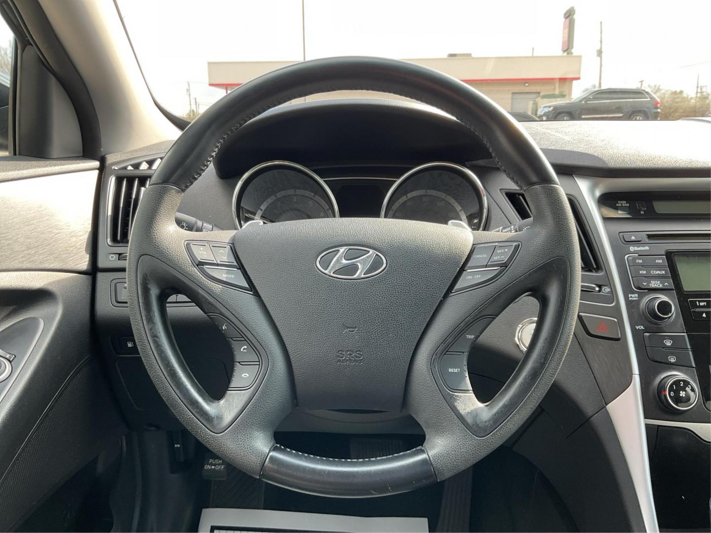 2011 Hyundai Sonata SE (5NPEC4AC5BH) with an 2.4L I-4 gasoline direct injection engine, located at 401 Woodman Dr, Riverside, OH, 45431, (937) 908-9800, 39.761024, -84.120956 - Photo#15