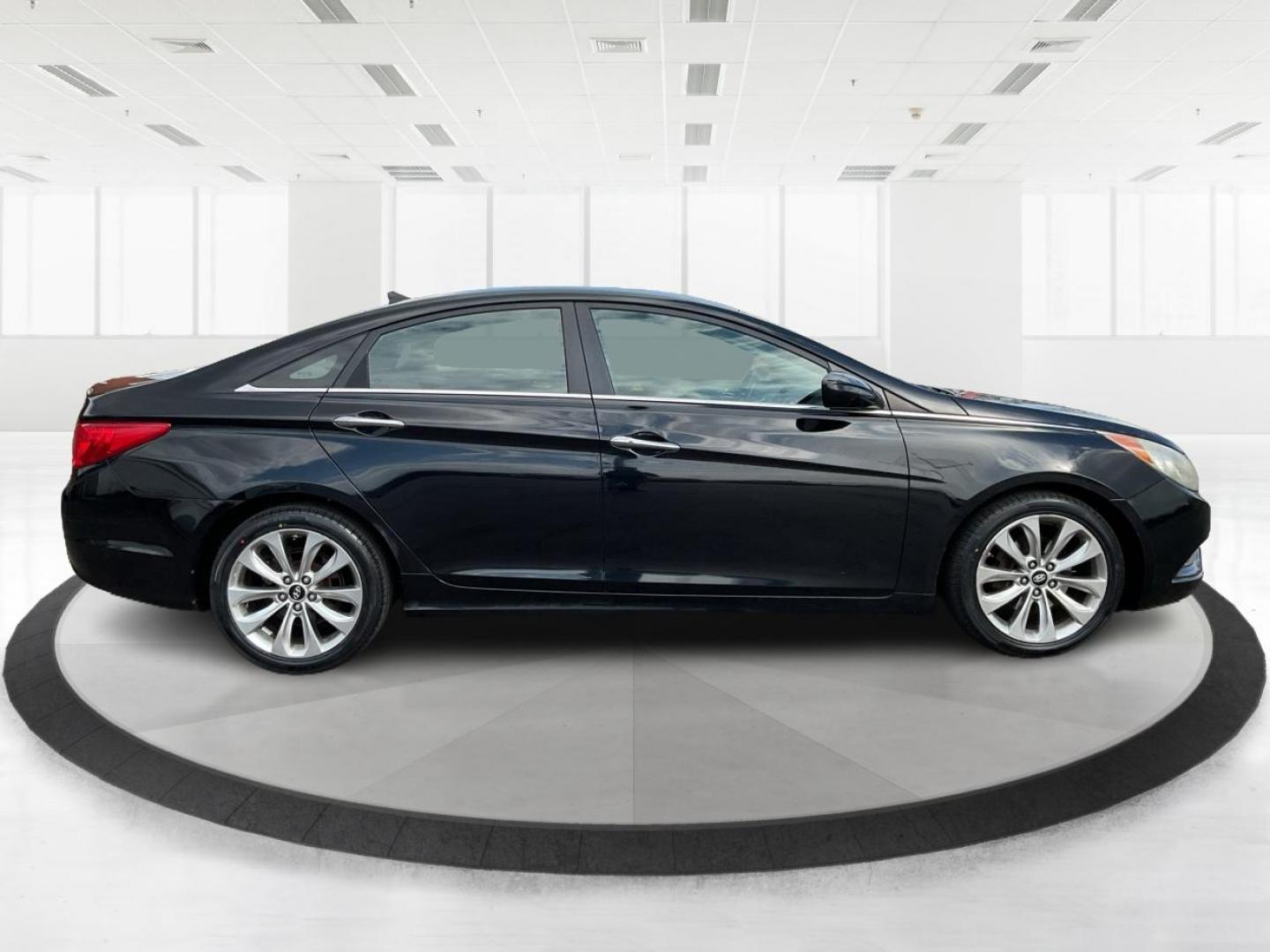 2011 Hyundai Sonata SE (5NPEC4AC5BH) with an 2.4L I-4 gasoline direct injection engine, located at 401 Woodman Dr, Riverside, OH, 45431, (937) 908-9800, 39.761024, -84.120956 - Photo#1