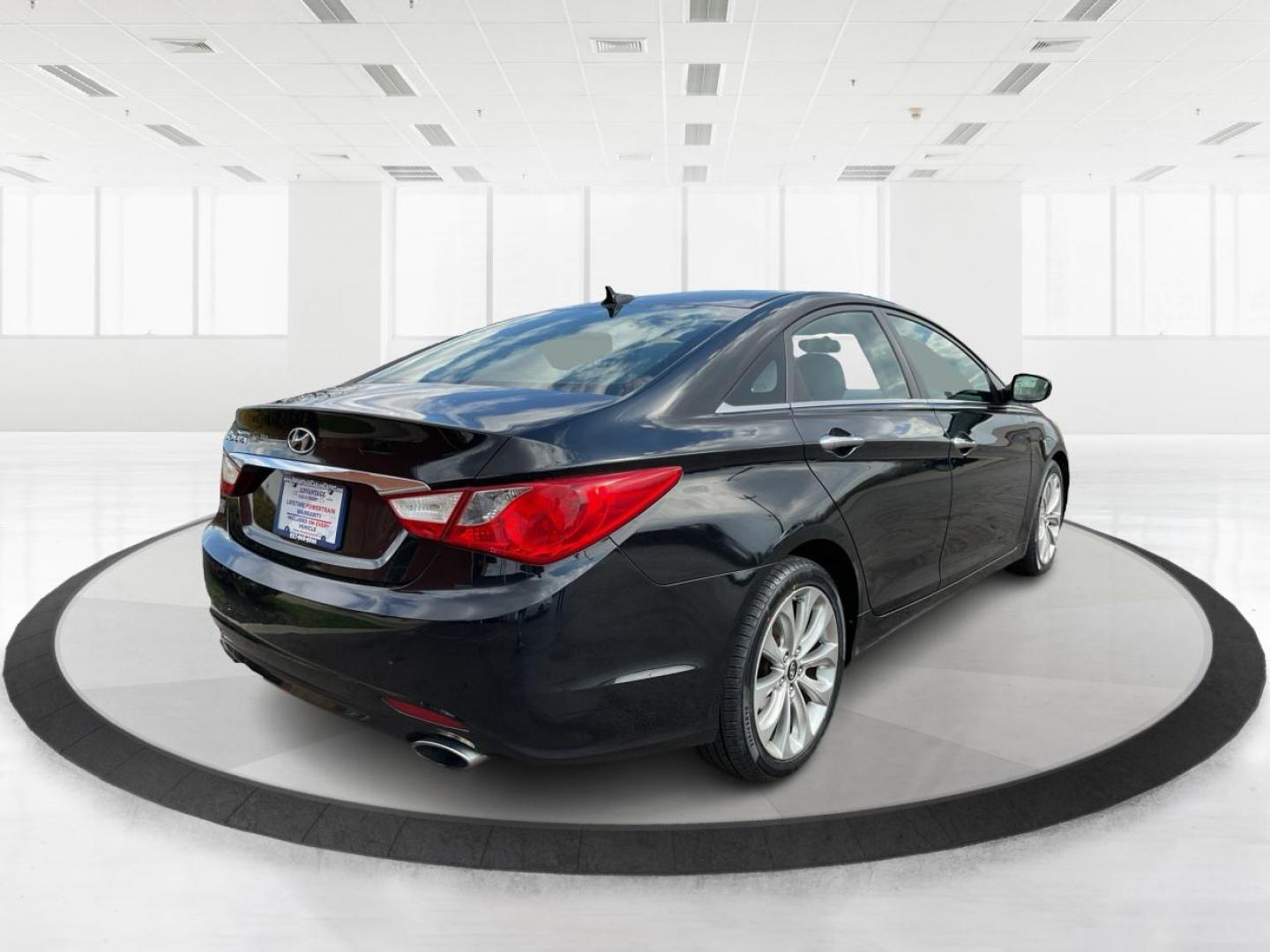 2011 Hyundai Sonata SE (5NPEC4AC5BH) with an 2.4L I-4 gasoline direct injection engine, located at 401 Woodman Dr, Riverside, OH, 45431, (937) 908-9800, 39.761024, -84.120956 - Photo#2