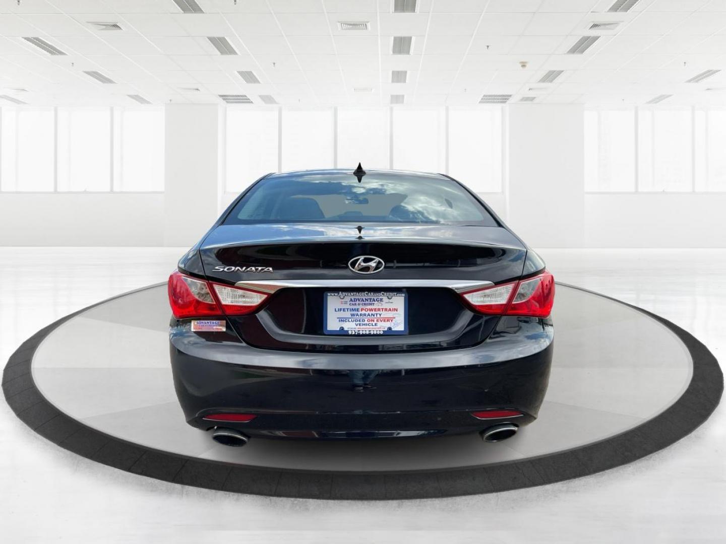 2011 Hyundai Sonata SE (5NPEC4AC5BH) with an 2.4L I-4 gasoline direct injection engine, located at 401 Woodman Dr, Riverside, OH, 45431, (937) 908-9800, 39.761024, -84.120956 - Photo#3