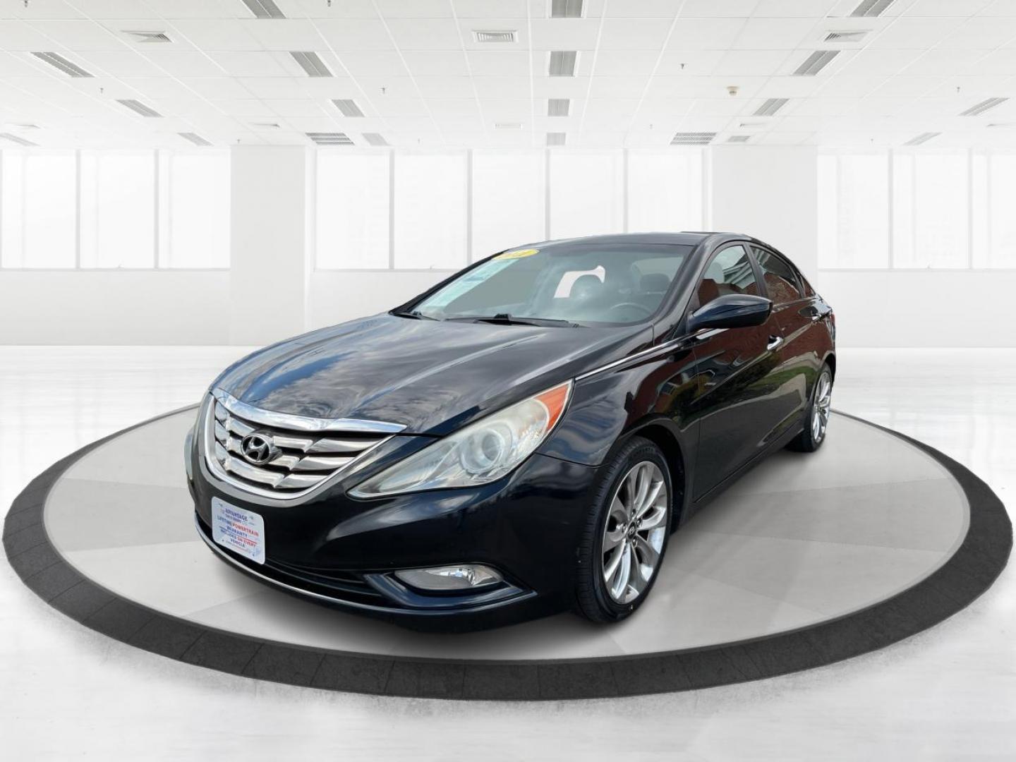 2011 Hyundai Sonata SE (5NPEC4AC5BH) with an 2.4L I-4 gasoline direct injection engine, located at 401 Woodman Dr, Riverside, OH, 45431, (937) 908-9800, 39.761024, -84.120956 - Photo#7