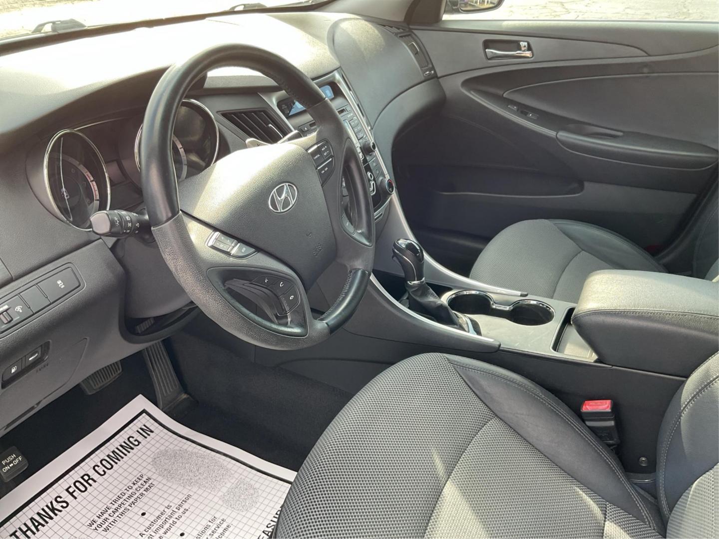2011 Hyundai Sonata SE (5NPEC4AC5BH) with an 2.4L I-4 gasoline direct injection engine, located at 401 Woodman Dr, Riverside, OH, 45431, (937) 908-9800, 39.761024, -84.120956 - Photo#8