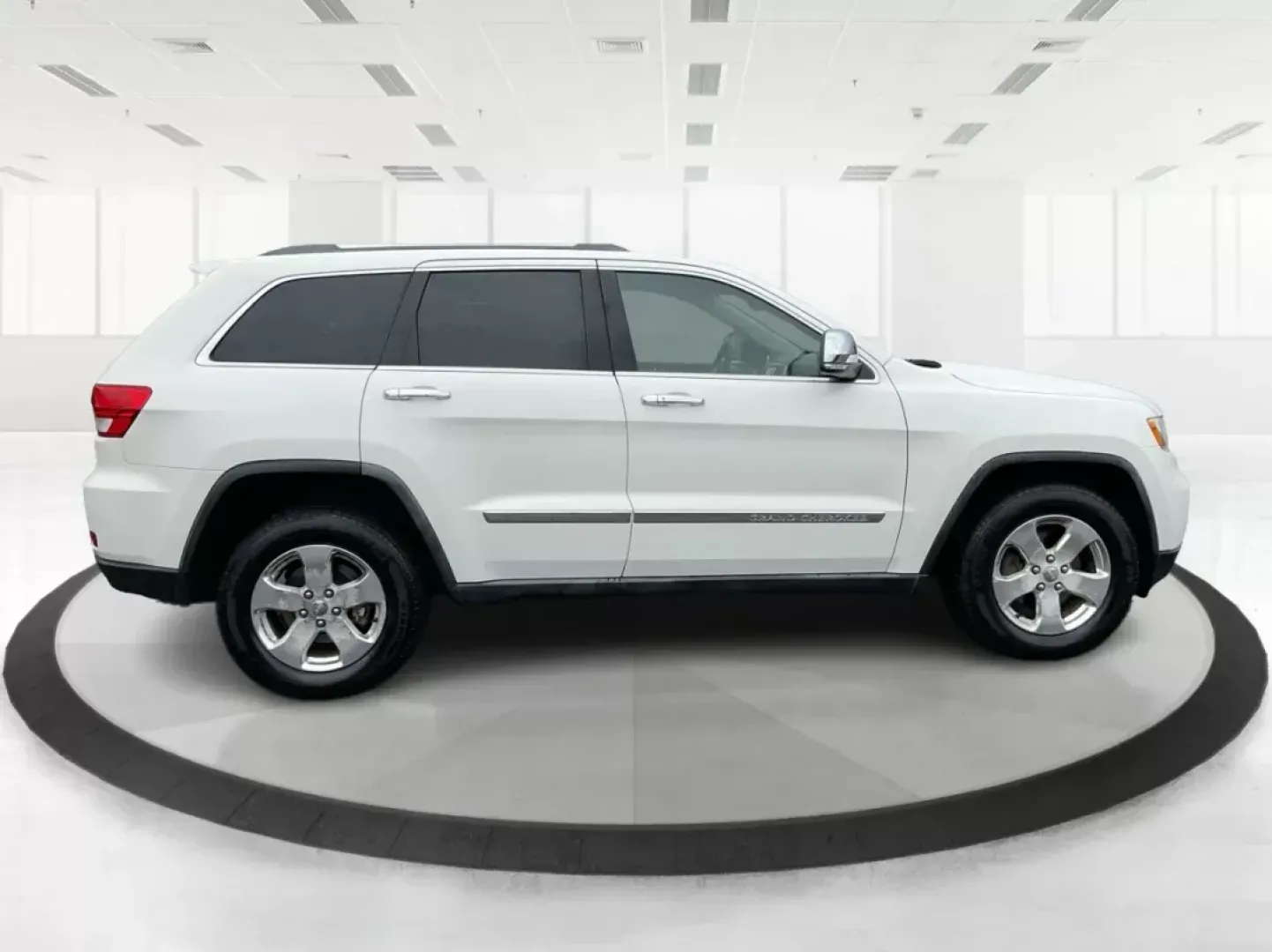 2011 Jeep Grand Cherokee Limited (1J4RR5GG2BC) with an Other engine, located at 1184 Kauffman Ave, Fairborn, OH, 45324, (937) 908-9800, 39.807072, -84.031563 - Photo#1