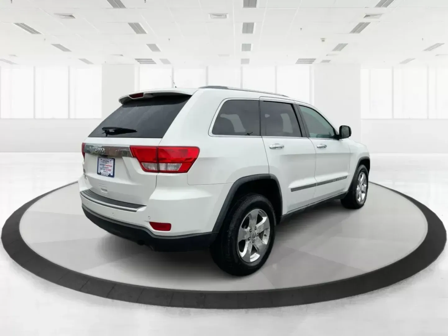2011 Jeep Grand Cherokee Limited (1J4RR5GG2BC) with an Other engine, located at 1184 Kauffman Ave, Fairborn, OH, 45324, (937) 908-9800, 39.807072, -84.031563 - Photo#2