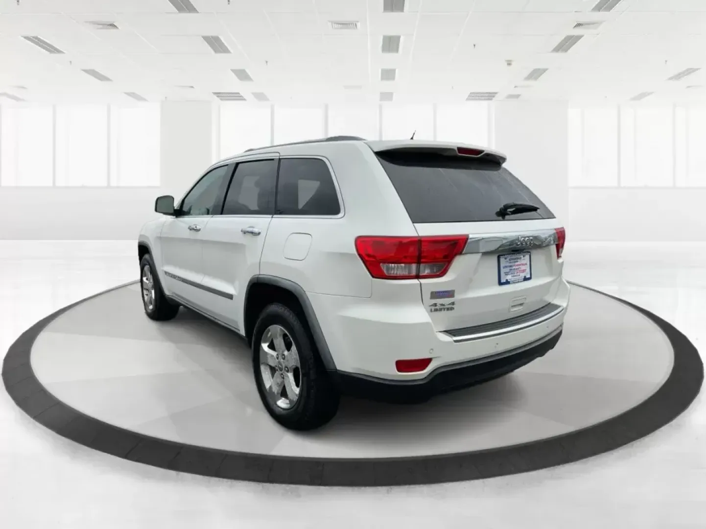 2011 Jeep Grand Cherokee Limited (1J4RR5GG2BC) with an Other engine, located at 1184 Kauffman Ave, Fairborn, OH, 45324, (937) 908-9800, 39.807072, -84.031563 - Photo#5