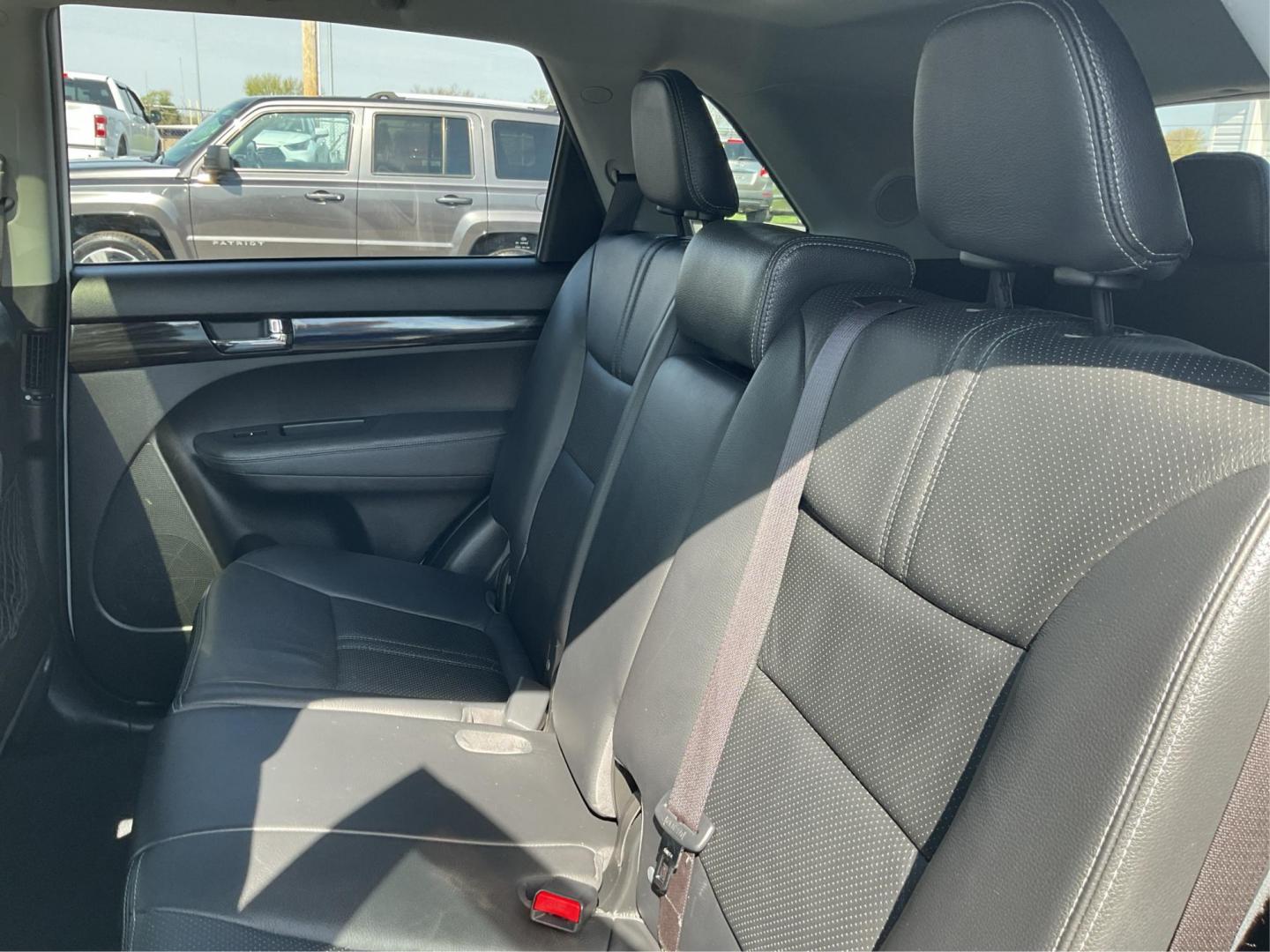 2011 Kia Sorento EX V6 (5XYKUDA22BG) with an 3.5L V-6 DOHC engine, located at 4508 South Dixie Dr, Moraine, OH, 45439, (937) 908-9800, 39.807072, -84.031563 - Photo#9