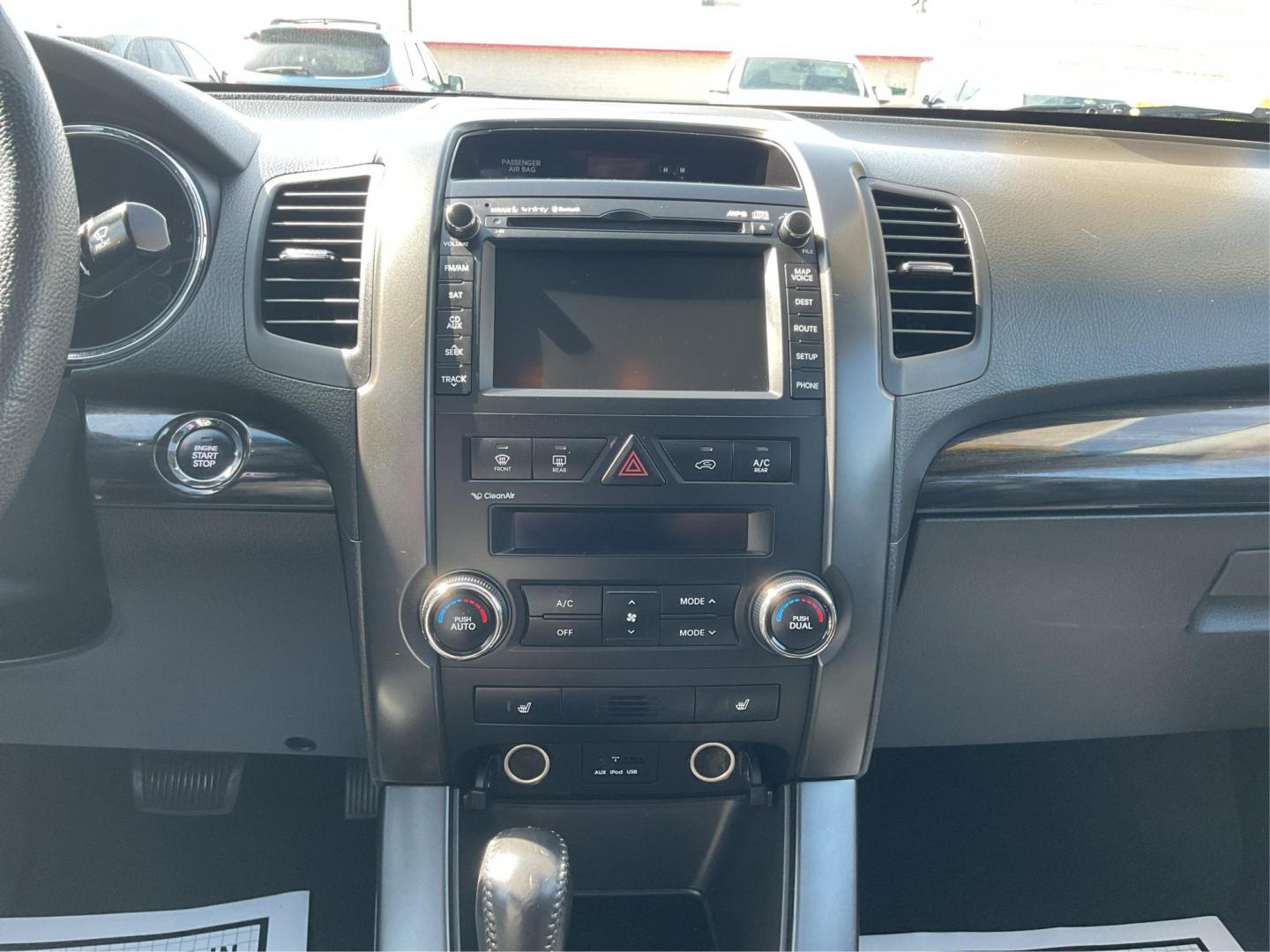2011 Kia Sorento EX V6 (5XYKUDA22BG) with an 3.5L V-6 DOHC engine, located at 4508 South Dixie Dr, Moraine, OH, 45439, (937) 908-9800, 39.807072, -84.031563 - Photo#12