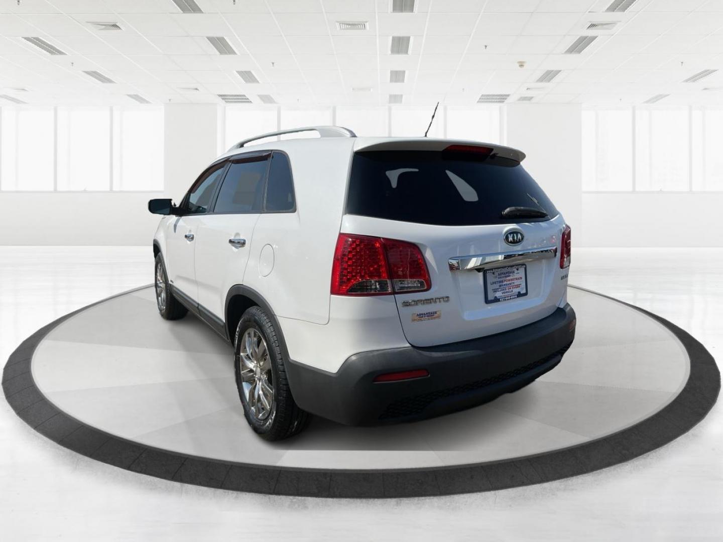 2011 Kia Sorento EX V6 (5XYKUDA22BG) with an 3.5L V-6 DOHC engine, located at 4508 South Dixie Dr, Moraine, OH, 45439, (937) 908-9800, 39.807072, -84.031563 - Photo#4