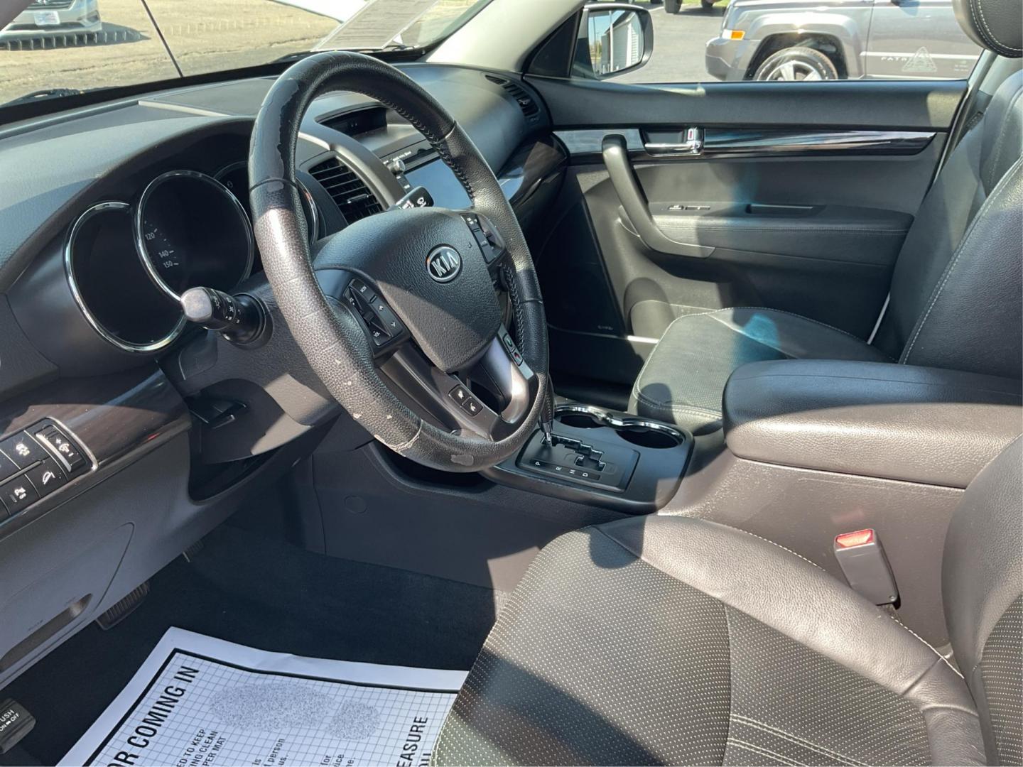 2011 Kia Sorento EX V6 (5XYKUDA22BG) with an 3.5L V-6 DOHC engine, located at 4508 South Dixie Dr, Moraine, OH, 45439, (937) 908-9800, 39.807072, -84.031563 - Photo#8