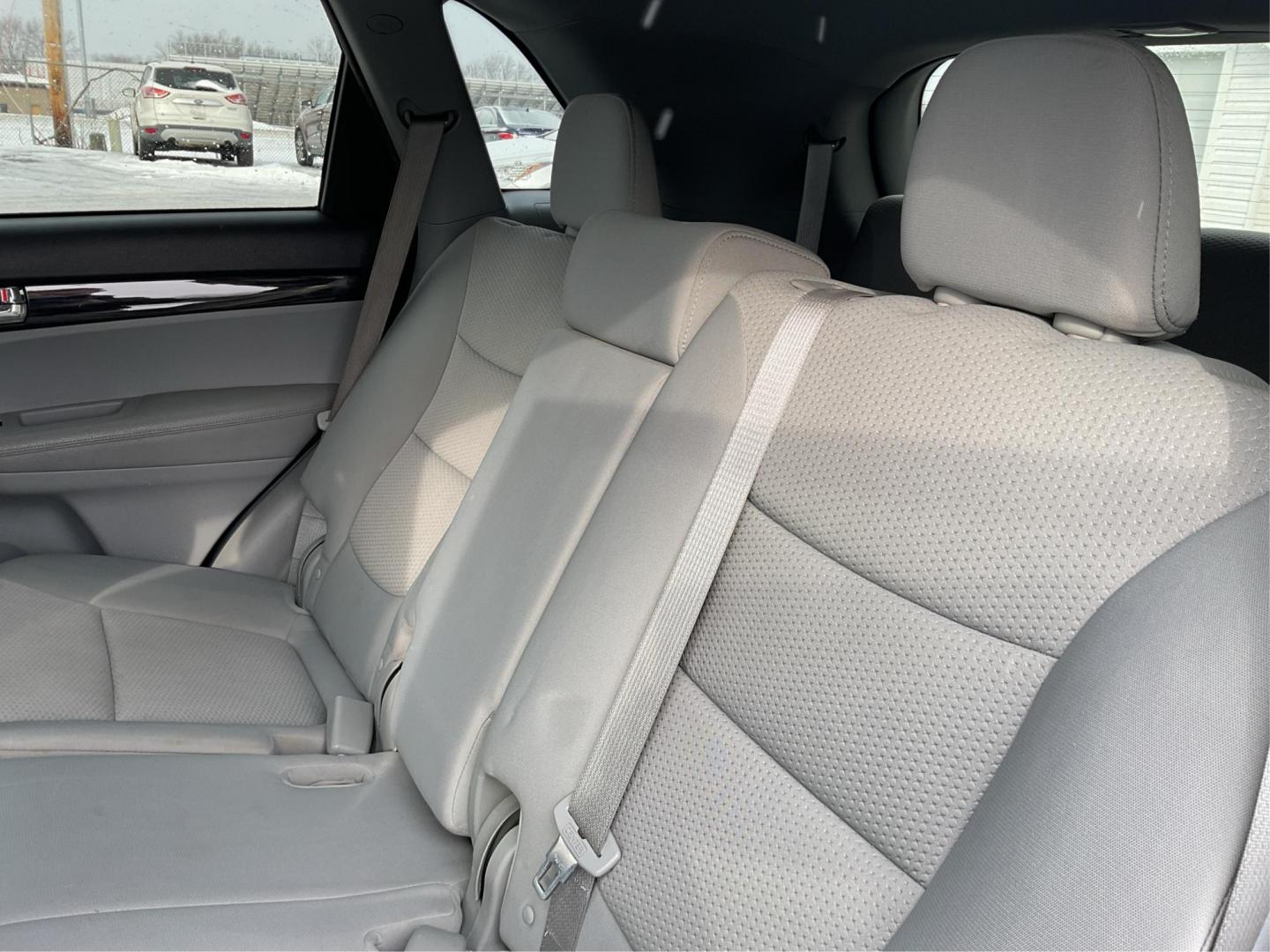 2011 Kia Sorento LX (5XYKT4A10BG) with an 2.4L I-4 DOHC engine, located at 1230 East Main St, Xenia, OH, 45385, (937) 908-9800, 39.688042, -83.910538 - Photo#9