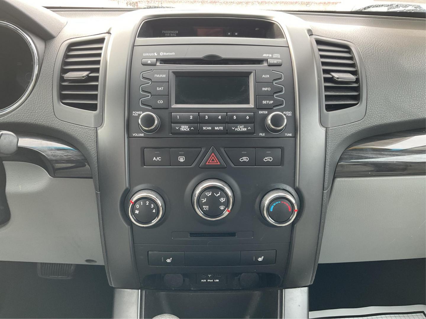 2011 Kia Sorento LX (5XYKT4A10BG) with an 2.4L I-4 DOHC engine, located at 1230 East Main St, Xenia, OH, 45385, (937) 908-9800, 39.688042, -83.910538 - Photo#12
