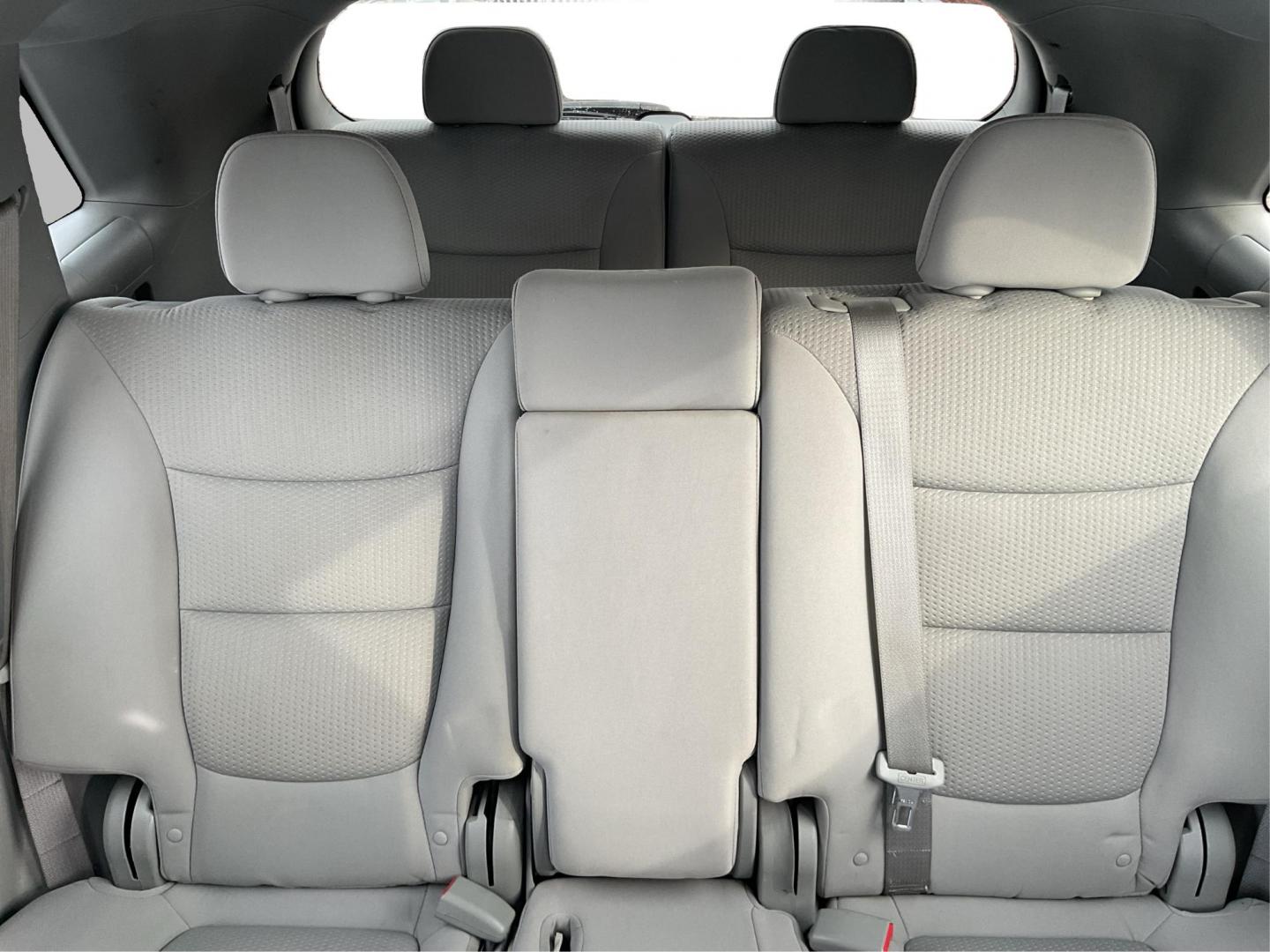 2011 Kia Sorento LX (5XYKT4A10BG) with an 2.4L I-4 DOHC engine, located at 1230 East Main St, Xenia, OH, 45385, (937) 908-9800, 39.688042, -83.910538 - Photo#13