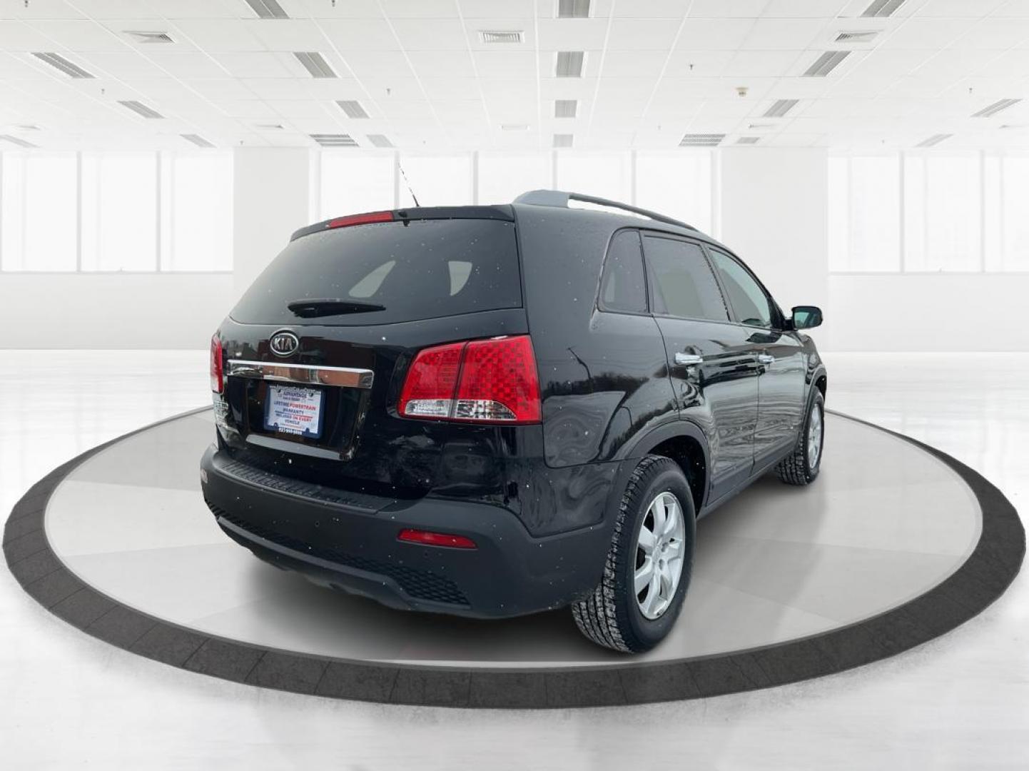 2011 Kia Sorento LX (5XYKT4A10BG) with an 2.4L I-4 DOHC engine, located at 1230 East Main St, Xenia, OH, 45385, (937) 908-9800, 39.688042, -83.910538 - Photo#2