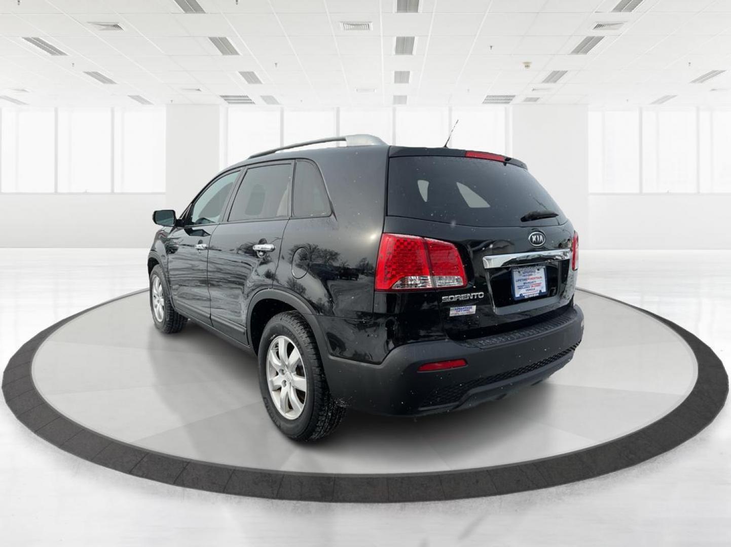 2011 Kia Sorento LX (5XYKT4A10BG) with an 2.4L I-4 DOHC engine, located at 1230 East Main St, Xenia, OH, 45385, (937) 908-9800, 39.688042, -83.910538 - Photo#4