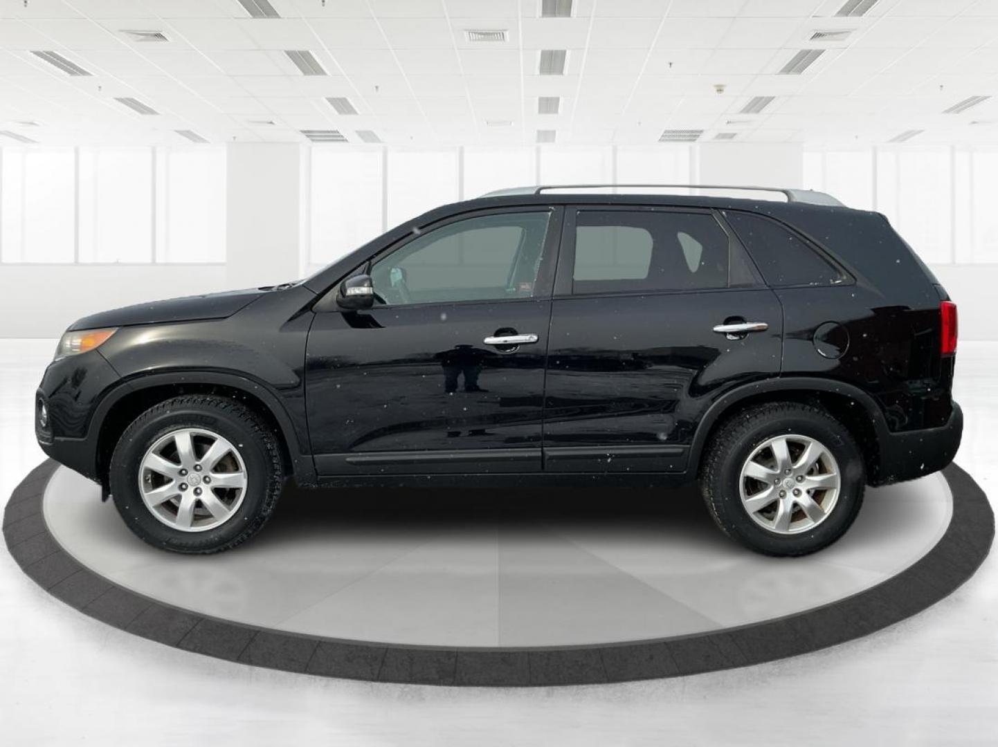 2011 Kia Sorento LX (5XYKT4A10BG) with an 2.4L I-4 DOHC engine, located at 1230 East Main St, Xenia, OH, 45385, (937) 908-9800, 39.688042, -83.910538 - Photo#5