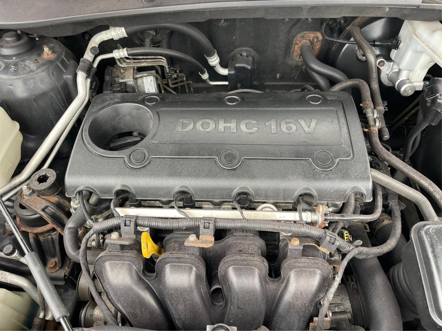 2011 Kia Sportage EX AWD (KNDPCCA29B7) with an 2.4L V6 DOHC 24V engine, 6-Speed Automatic transmission, located at 4508 South Dixie Dr, Moraine, OH, 45439, (937) 908-9800, 39.807072, -84.031563 - Photo#10