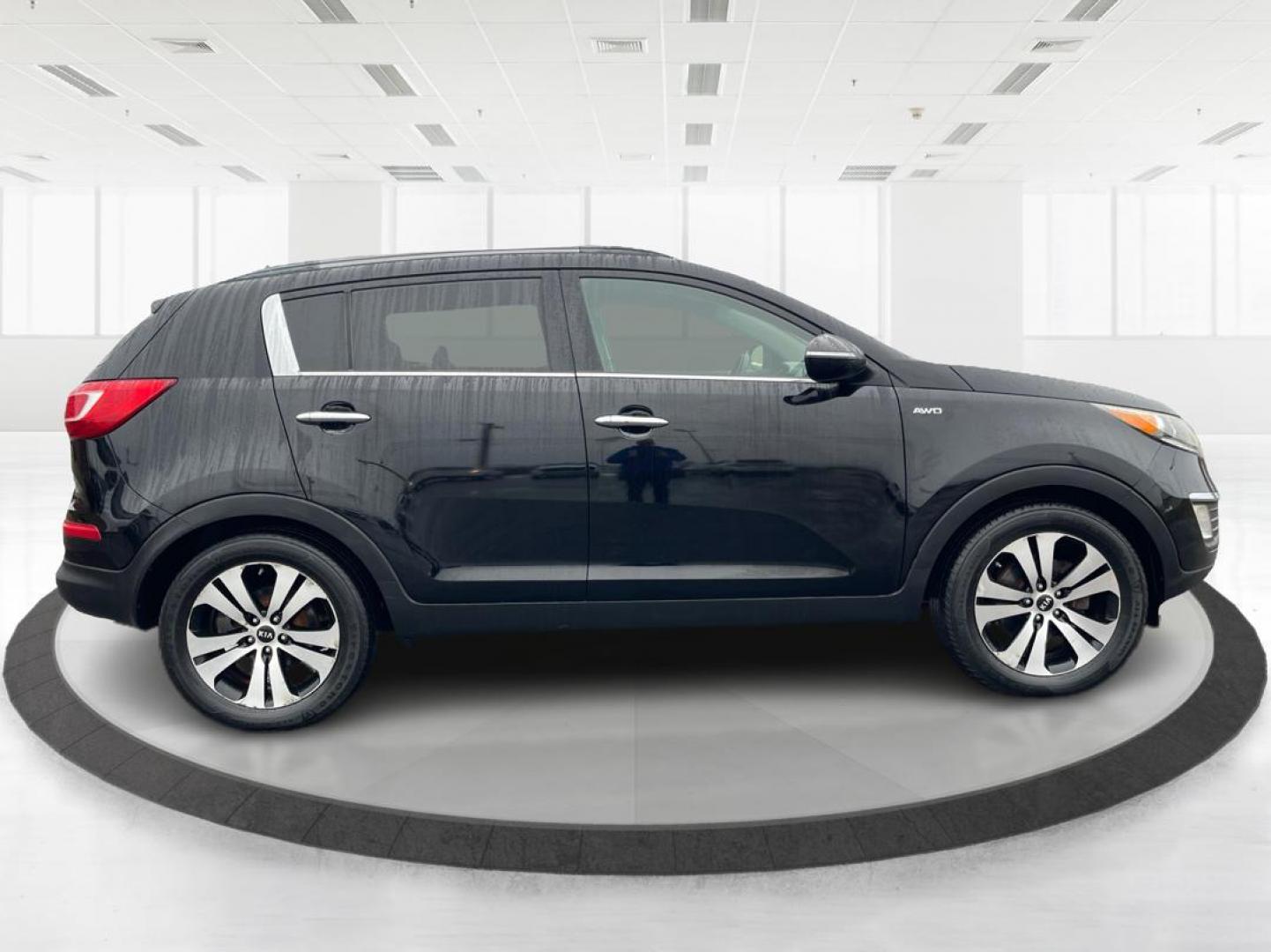 2011 Kia Sportage EX AWD (KNDPCCA29B7) with an 2.4L V6 DOHC 24V engine, 6-Speed Automatic transmission, located at 4508 South Dixie Dr, Moraine, OH, 45439, (937) 908-9800, 39.807072, -84.031563 - Photo#1
