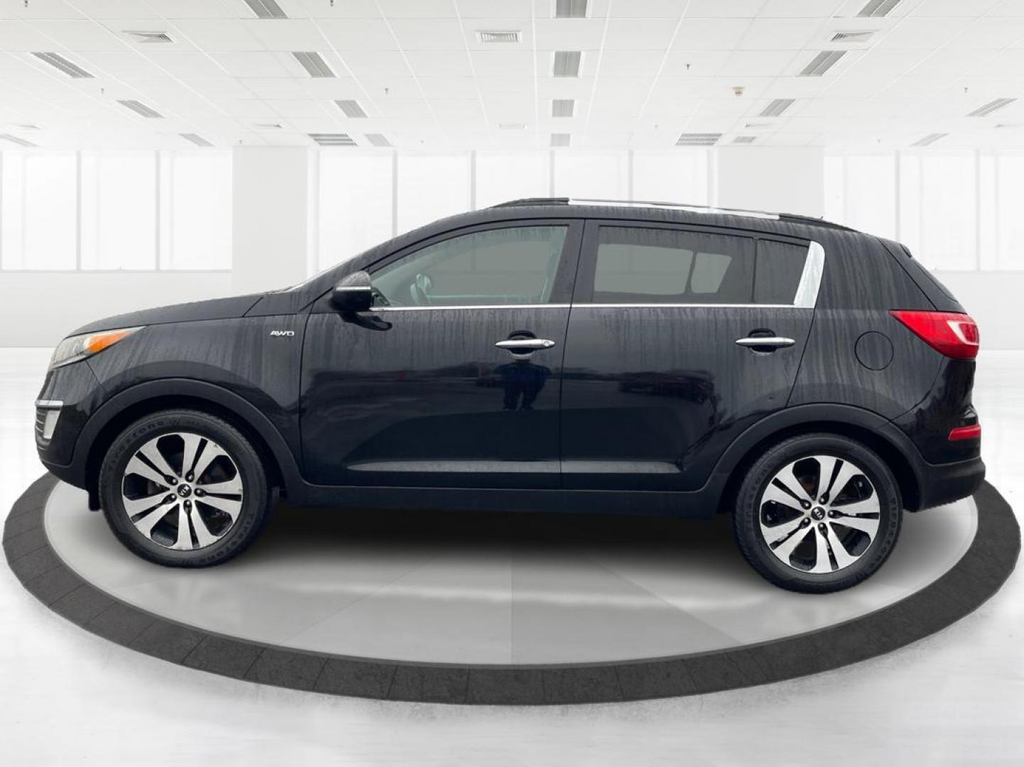 2011 Kia Sportage EX AWD (KNDPCCA29B7) with an 2.4L V6 DOHC 24V engine, 6-Speed Automatic transmission, located at 4508 South Dixie Dr, Moraine, OH, 45439, (937) 908-9800, 39.807072, -84.031563 - Photo#5