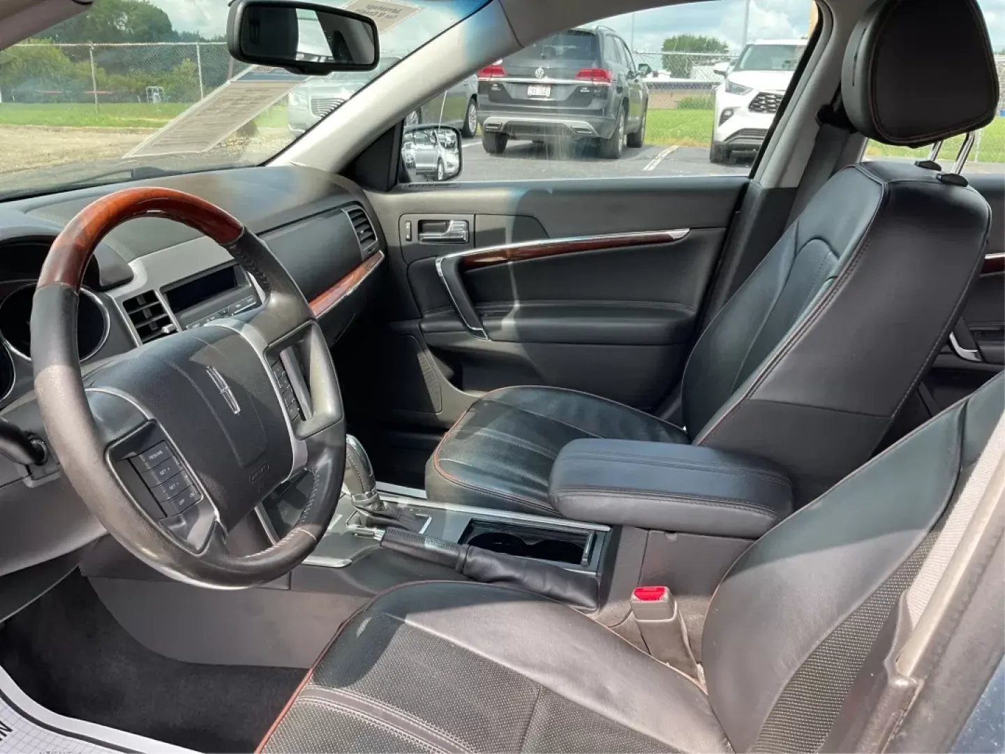 2016 Kia Sorento 2.4L LX (5XYPGDA34GG) with an 2.4L I-4 gasoline direct injection engine, located at 401 Woodman Dr, Riverside, OH, 45431, (937) 908-9800, 39.761024, -84.120956 - Photo#9