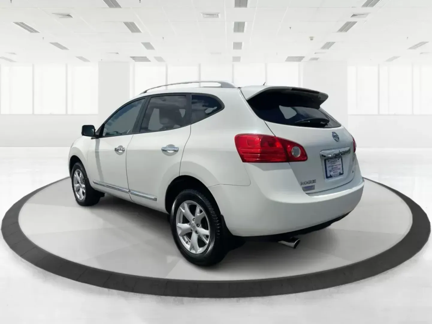 2011 Nissan Rogue SV (JN8AS5MT9BW) with an 2.5L I-4 DOHC engine, located at 401 Woodman Dr, Riverside, OH, 45431, (937) 908-9800, 39.761024, -84.120956 - Photo#4