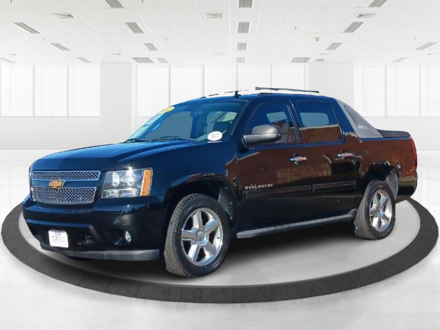2012 Chevrolet Avalanche LT 4WD (3GNTKFE72CG) with an 5.3L V8 OHV 16V FFV engine, 4-Speed Automatic transmission, located at 1230 East Main St, Xenia, OH, 45385, (937) 908-9800, 39.688042, -83.910538 - Photo#5