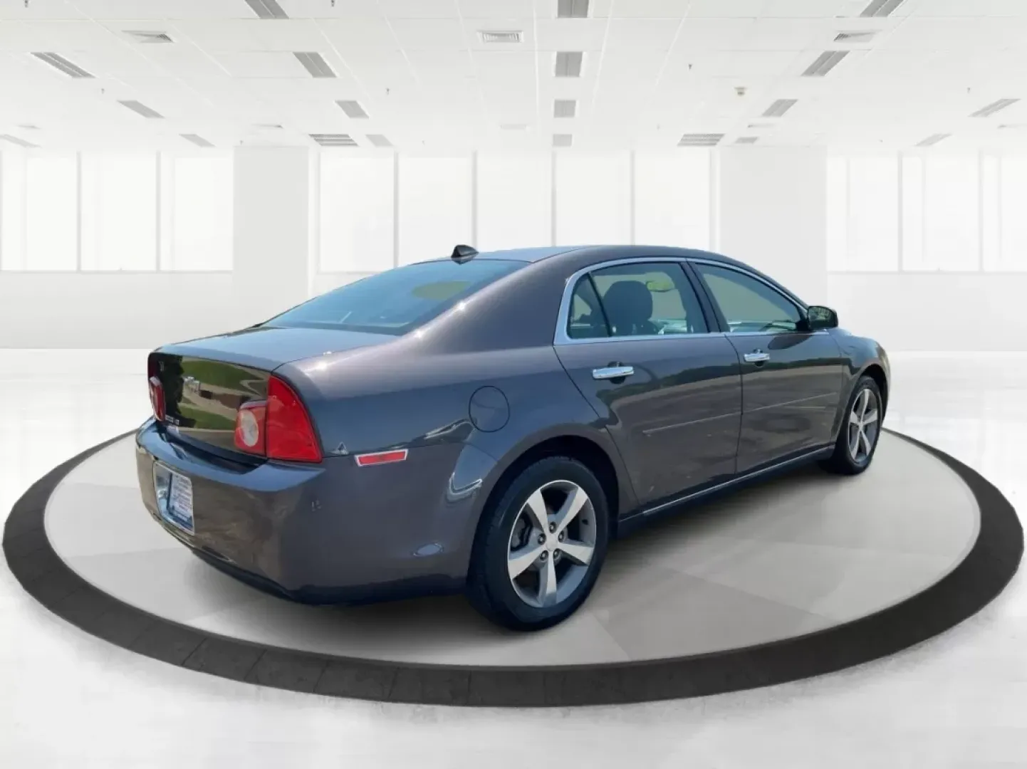 2012 Chevrolet Malibu 1LT (1G1ZC5E0XCF) with an Ecotec 2.4L I-4 DOHC engine, located at 1230 East Main St, Xenia, OH, 45385, (937) 908-9800, 39.688042, -83.910538 - **Discover Your Next Adventure with This 2012 Chevrolet Malibu!** <br /> <br /> Are you searching for the perfect vehicle to elevate your daily commute or family journey? Look no further! The 2012 Chevrolet Malibu 1LT is not just a car; it's a lifestyle enhancer, designed for those who value reliabi - Photo#2