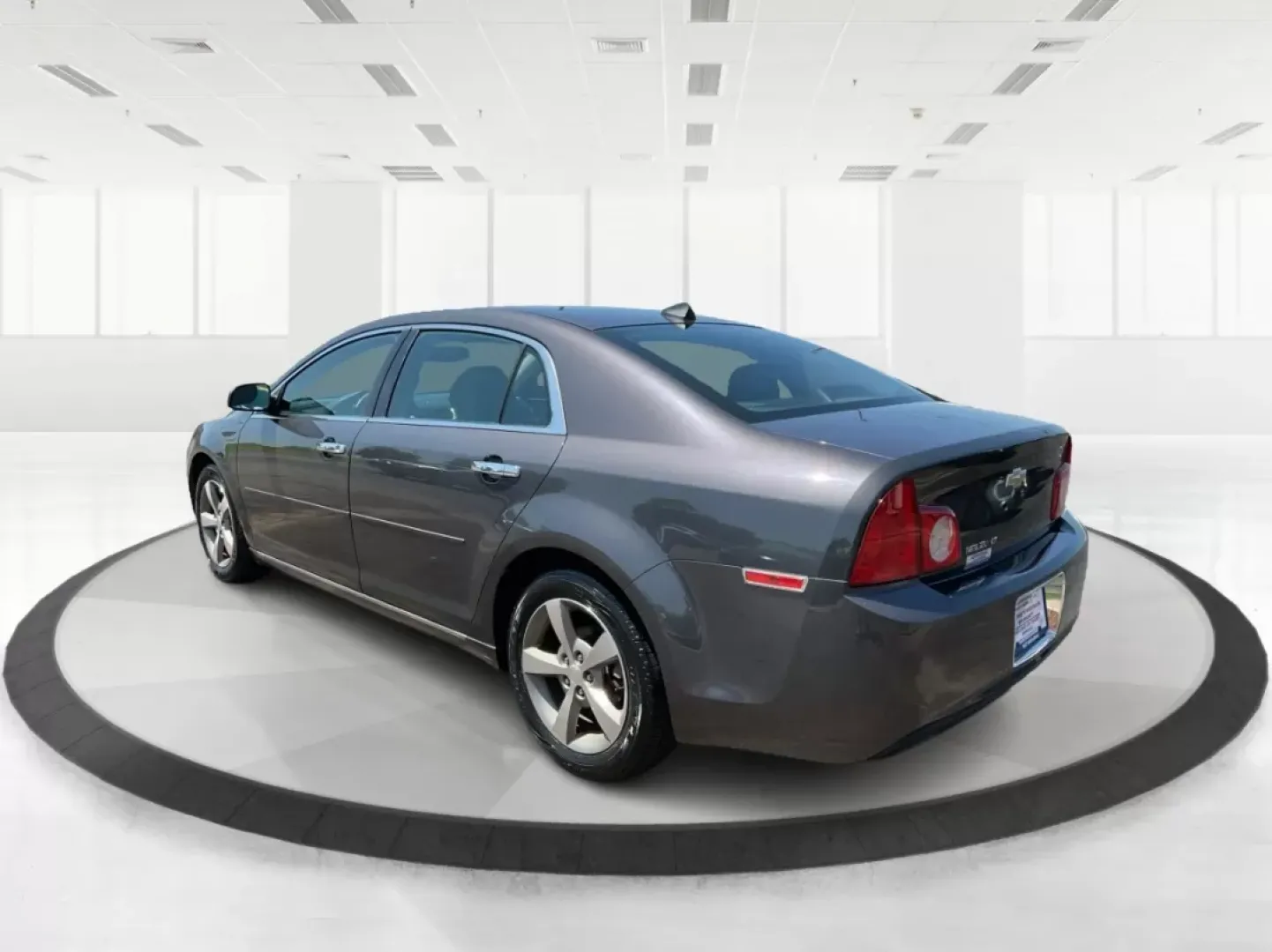 2012 Chevrolet Malibu 1LT (1G1ZC5E0XCF) with an Ecotec 2.4L I-4 DOHC engine, located at 1230 East Main St, Xenia, OH, 45385, (937) 908-9800, 39.688042, -83.910538 - **Discover Your Next Adventure with This 2012 Chevrolet Malibu!** <br /> <br /> Are you searching for the perfect vehicle to elevate your daily commute or family journey? Look no further! The 2012 Chevrolet Malibu 1LT is not just a car; it's a lifestyle enhancer, designed for those who value reliabi - Photo#4