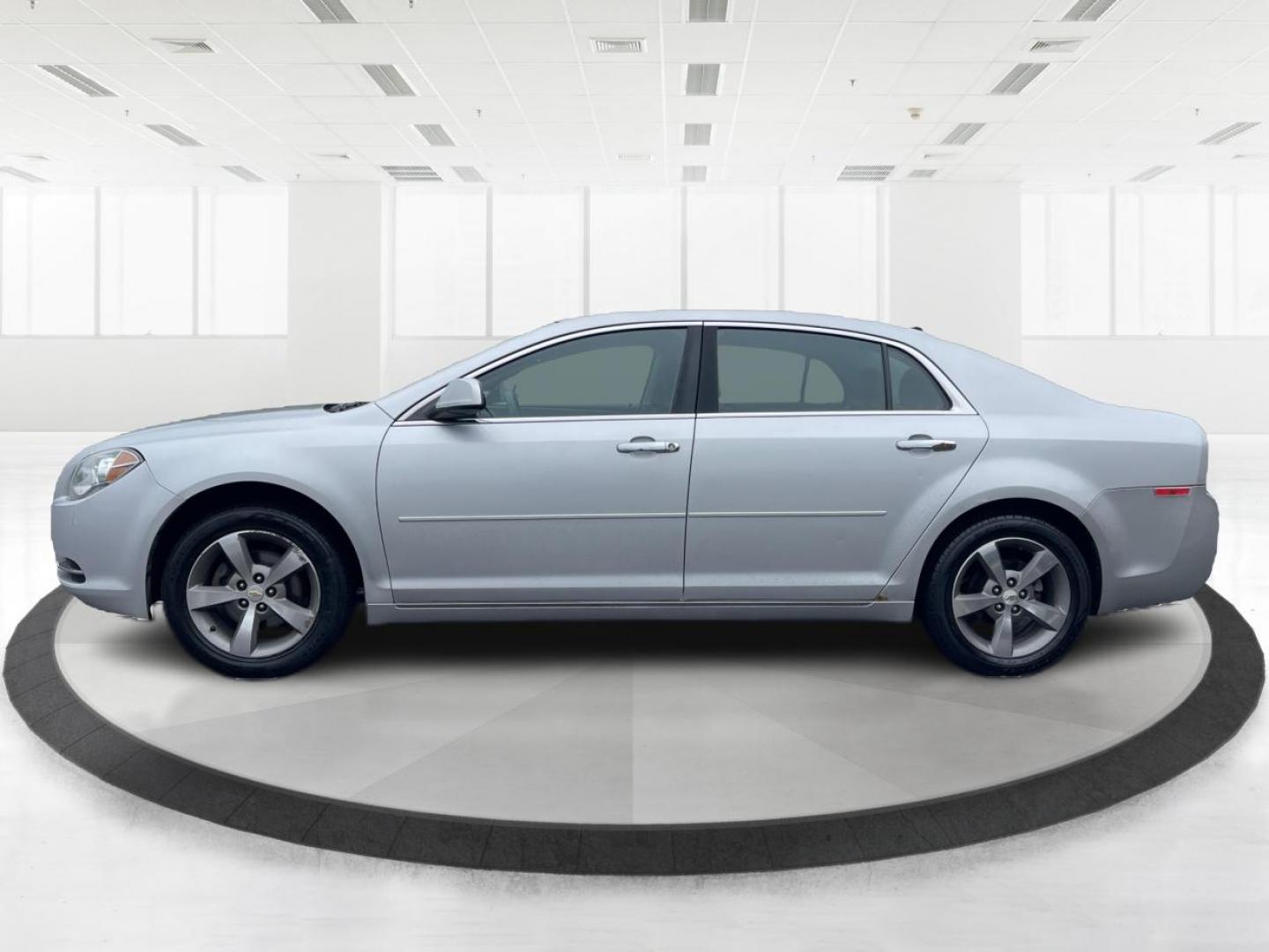 2012 Chevrolet Malibu 1LT (1G1ZC5EU3CF) with an 2.4L L4 DOHC 16V FFV engine, 6-Speed Automatic transmission, located at 1230 East Main St, Xenia, OH, 45385, (937) 908-9800, 39.688042, -83.910538 - Photo#5
