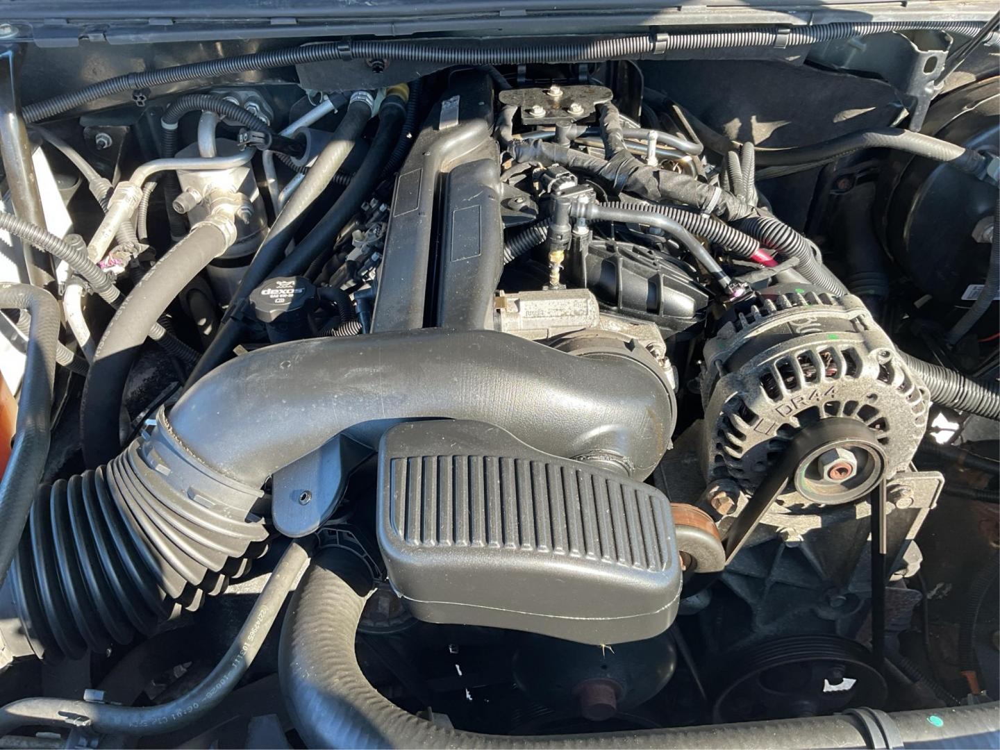 2012 Chevrolet Tahoe LT 4WD (1GNSKBE05CR) with an Other engine, located at 1230 East Main St, Xenia, OH, 45385, (937) 908-9800, 39.688042, -83.910538 - Photo#10