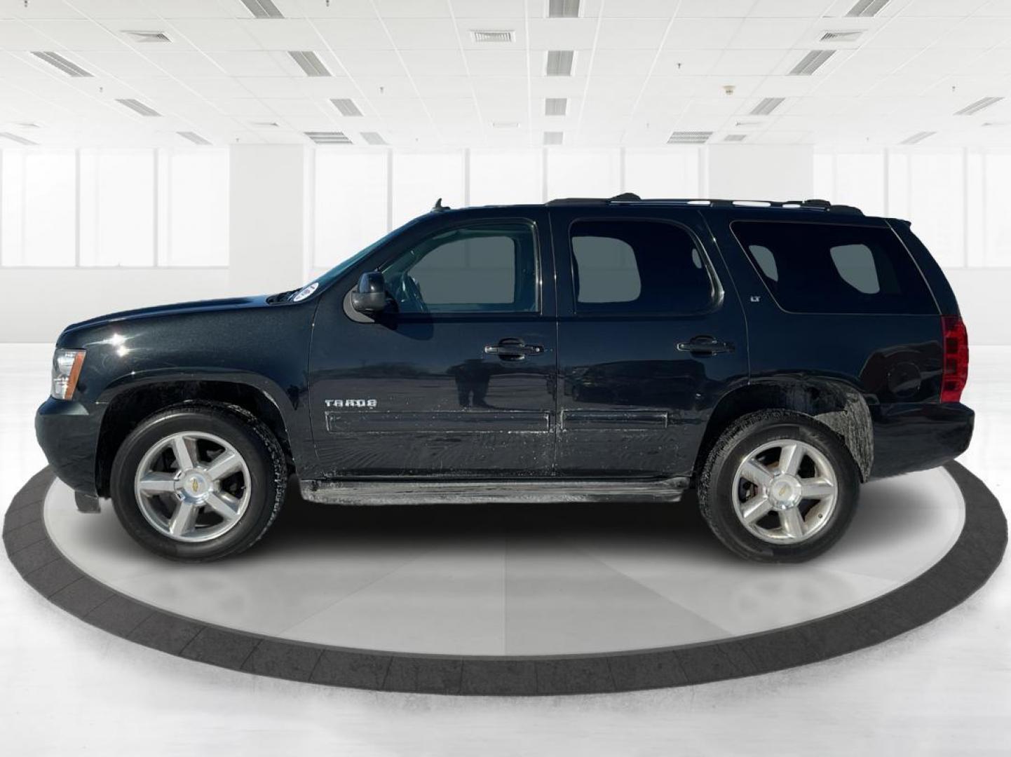 2012 Chevrolet Tahoe LT 4WD (1GNSKBE05CR) with an Other engine, located at 1230 East Main St, Xenia, OH, 45385, (937) 908-9800, 39.688042, -83.910538 - Photo#5