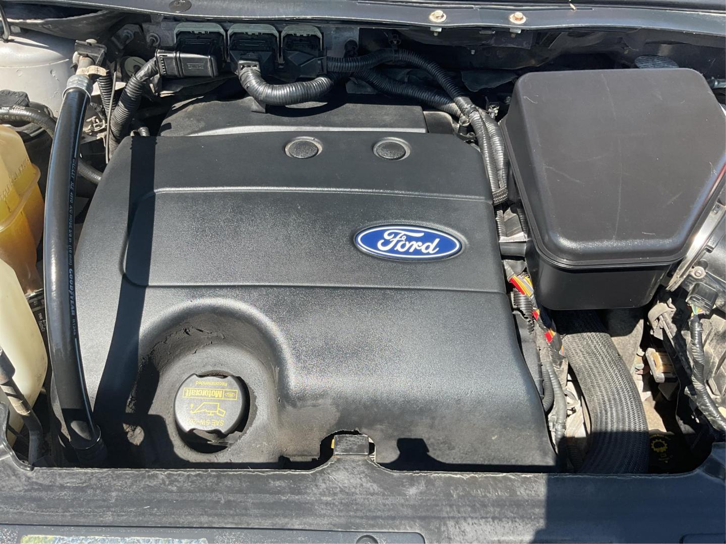 2012 Ford Edge Limited (2FMDK4KC8CB) with an 3.5L V-6 DOHC engine, located at 1230 East Main St, Xenia, OH, 45385, (937) 908-9800, 39.688042, -83.910538 - Photo#10