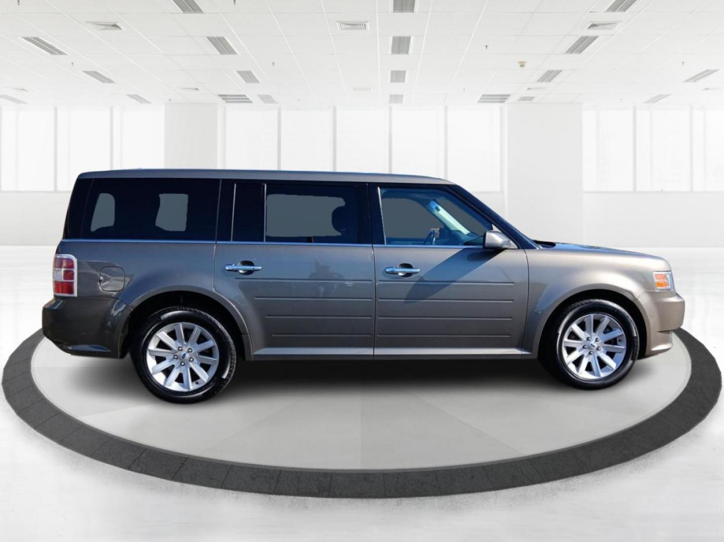 2012 Ford Flex SEL FWD (2FMGK5CC2CB) with an 3.5L V6 DOHC 24V engine, 6-Speed Automatic Overdrive transmission, located at 1951 S Dayton Lakeview Rd., New Carlisle, OH, 45344, (937) 908-9800, 39.890999, -84.050255 - Photo#1