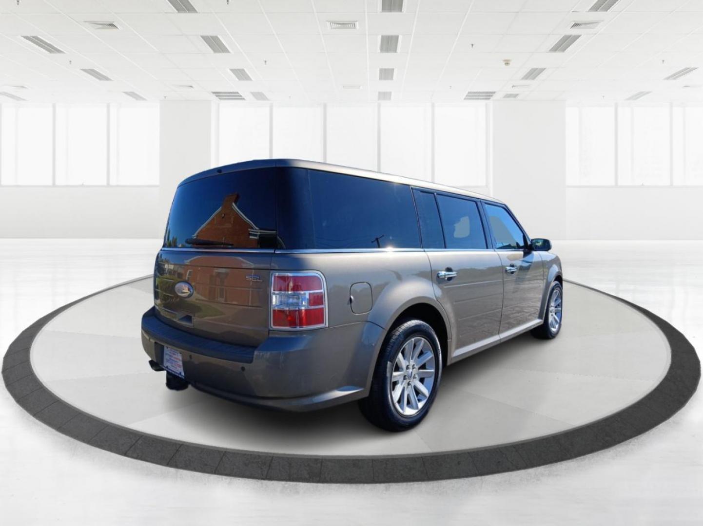 2012 Ford Flex SEL FWD (2FMGK5CC2CB) with an 3.5L V6 DOHC 24V engine, 6-Speed Automatic Overdrive transmission, located at 1951 S Dayton Lakeview Rd., New Carlisle, OH, 45344, (937) 908-9800, 39.890999, -84.050255 - Photo#2