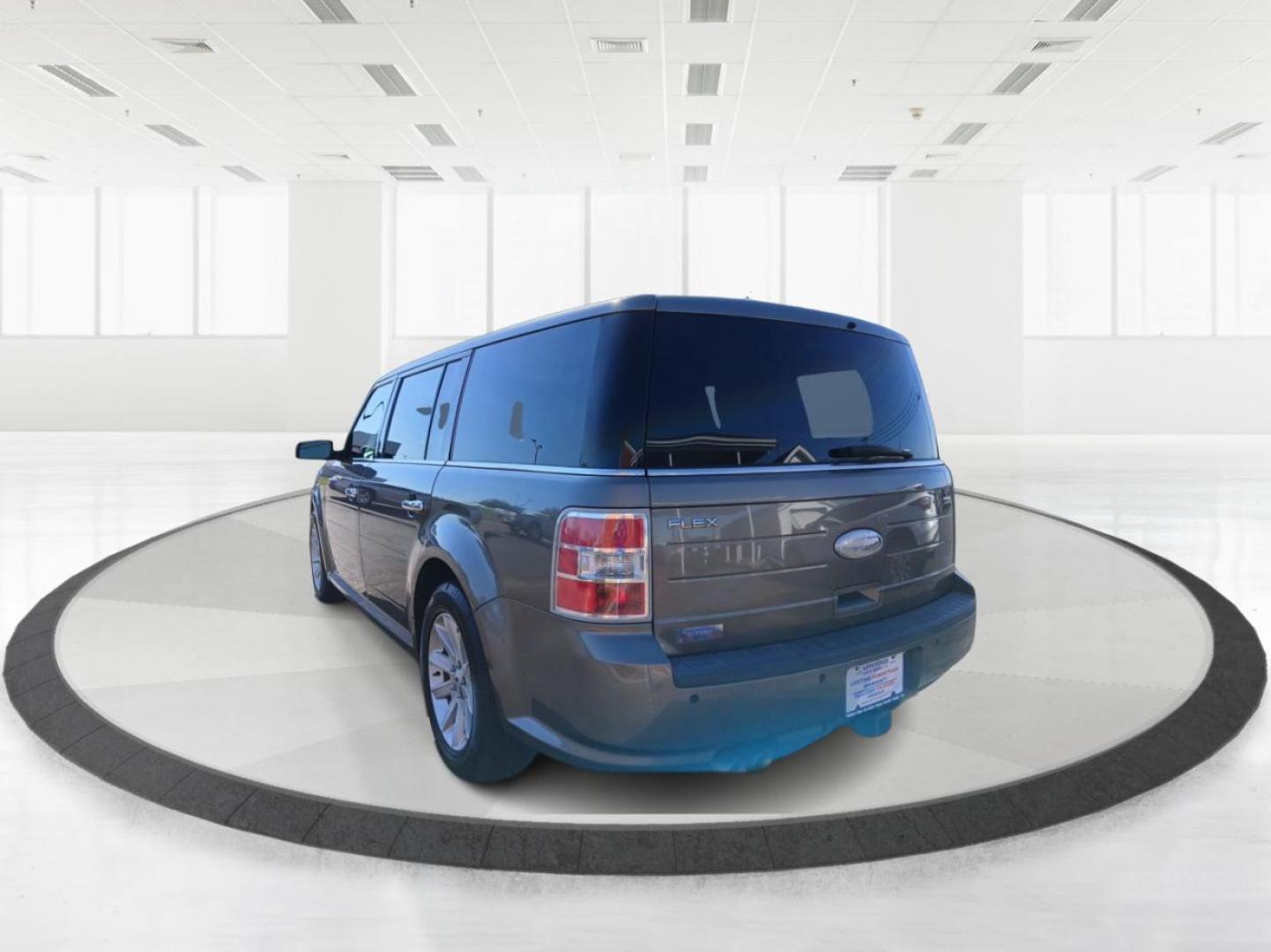 2012 Ford Flex SEL FWD (2FMGK5CC2CB) with an 3.5L V6 DOHC 24V engine, 6-Speed Automatic Overdrive transmission, located at 1951 S Dayton Lakeview Rd., New Carlisle, OH, 45344, (937) 908-9800, 39.890999, -84.050255 - Photo#4
