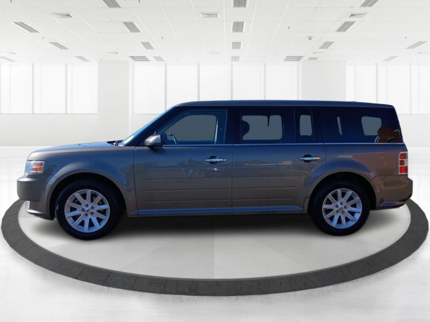 2012 Ford Flex SEL FWD (2FMGK5CC2CB) with an 3.5L V6 DOHC 24V engine, 6-Speed Automatic Overdrive transmission, located at 1951 S Dayton Lakeview Rd., New Carlisle, OH, 45344, (937) 908-9800, 39.890999, -84.050255 - Photo#5