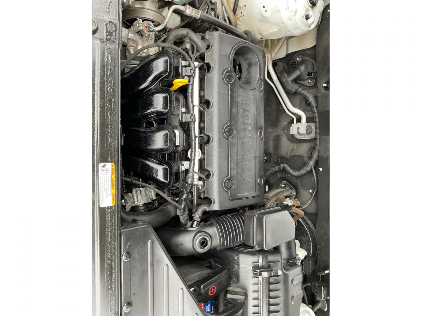 2012 Hyundai Santa Fe GLS (5XYZGDAB5CG) with an 2.4L I-4 DOHC engine, located at 1099 N County Rd 25A , Troy, OH, 45373, (937) 908-9800, 40.057041, -84.215462 - Photo#10